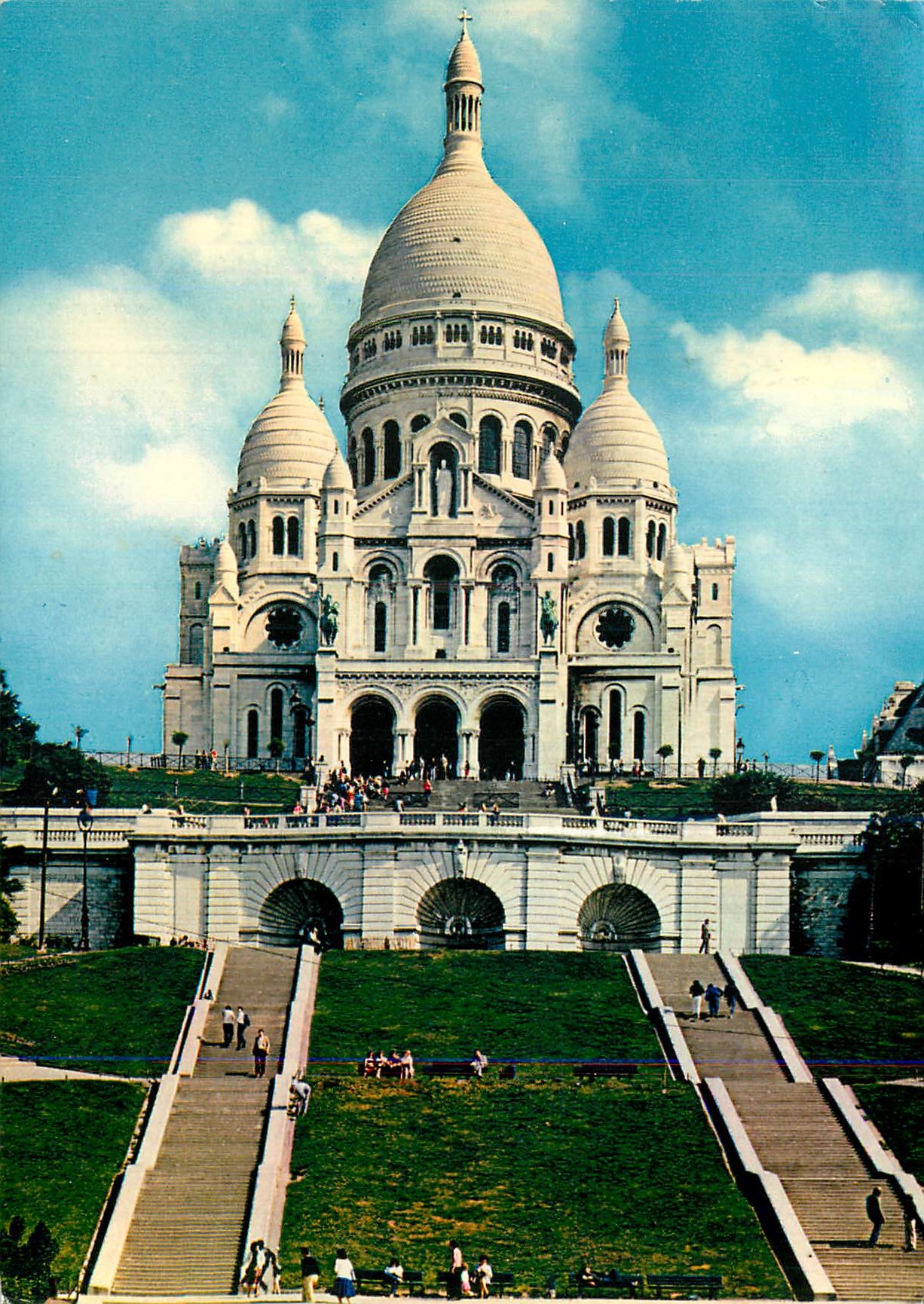 CPM Paris La Baislique du Sacre Coeur