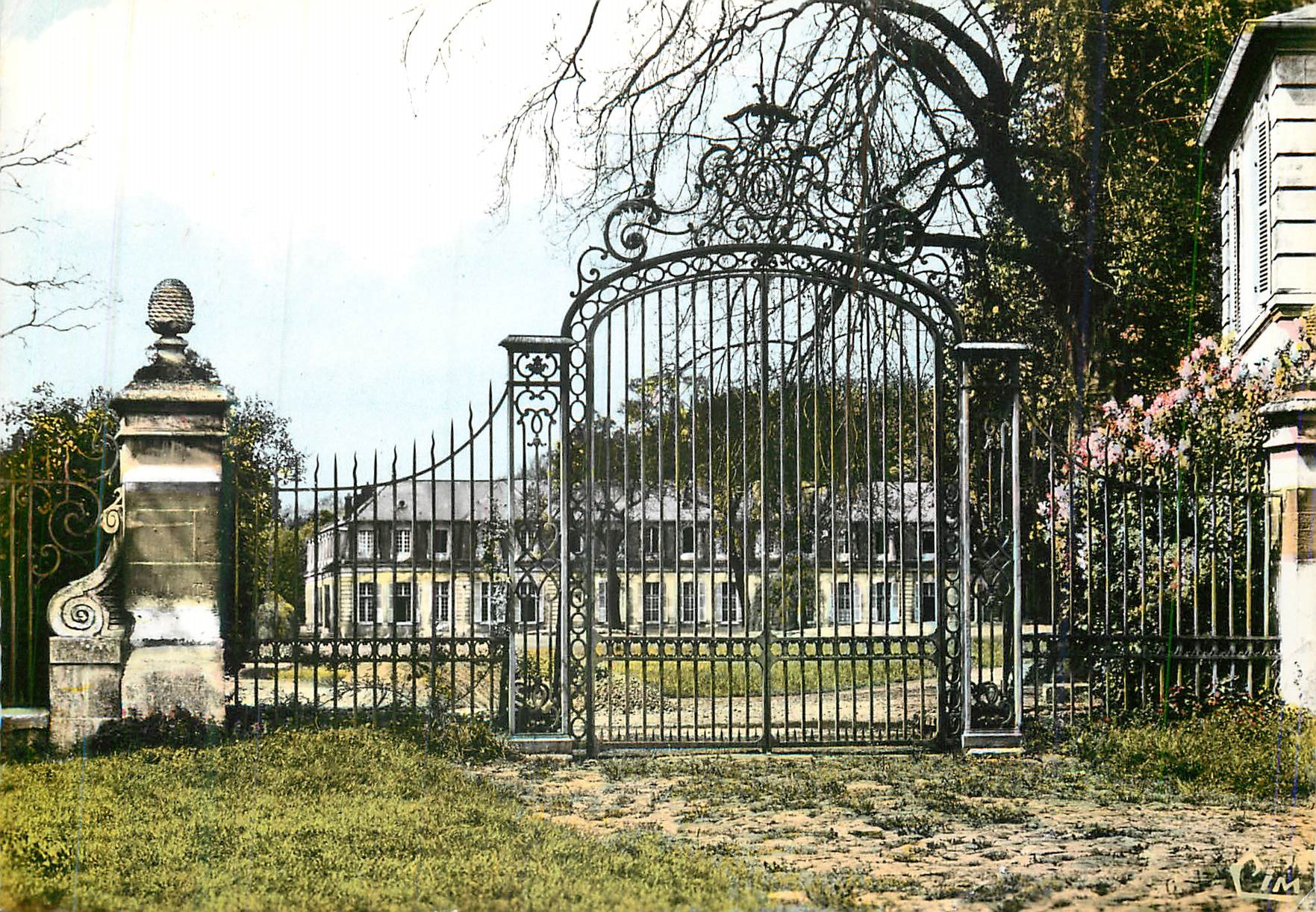 CPM Arnouville-les-Gonesse (Val d'Oise) Grille du  Chateau