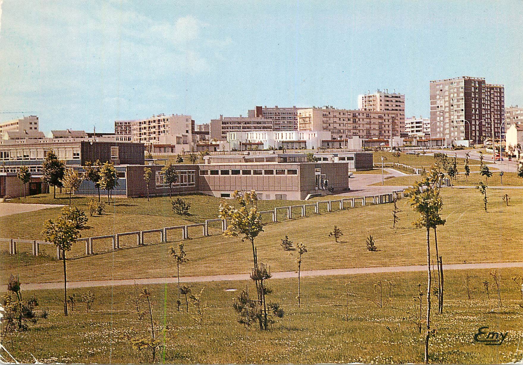 CPM Herouville-St-Clair (Calvados) Les Belles Portes et le CES Pierre Varignon
