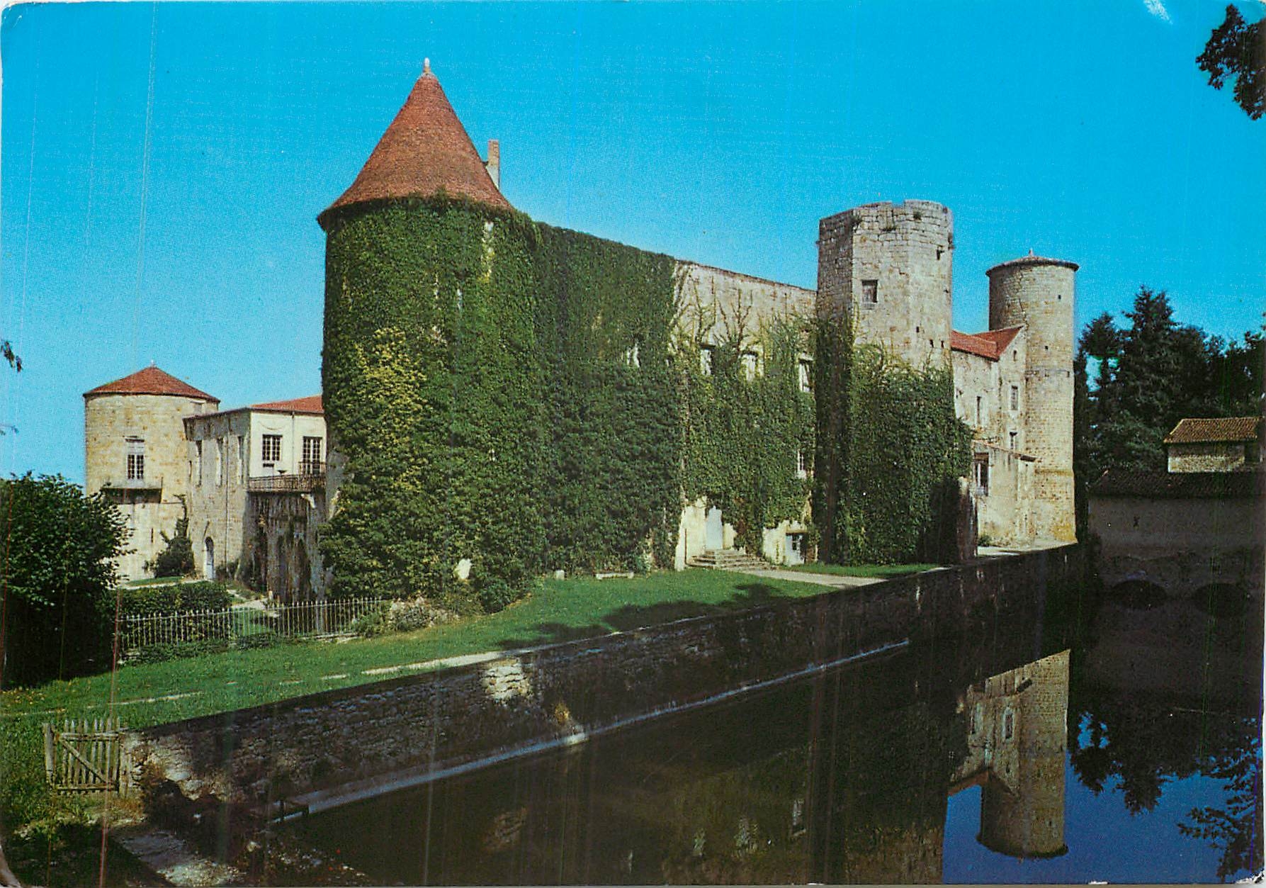 CPM L'Auvergne Pittoresque Chateau de Ravel