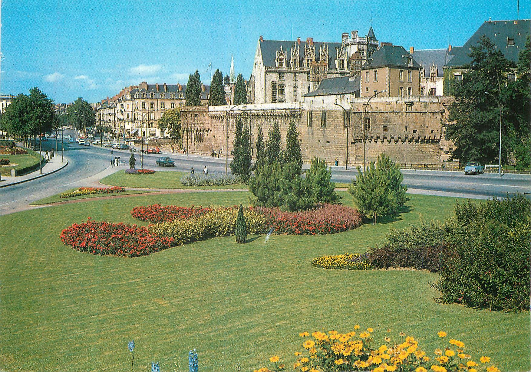 CPM Nantes (L alt 44) le chateau des ducs de Bretagne