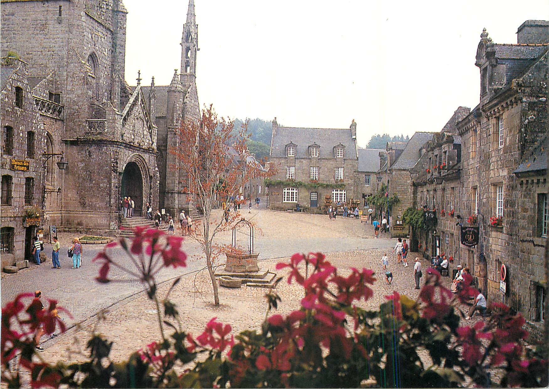 CPM Locronana vue generale de la place