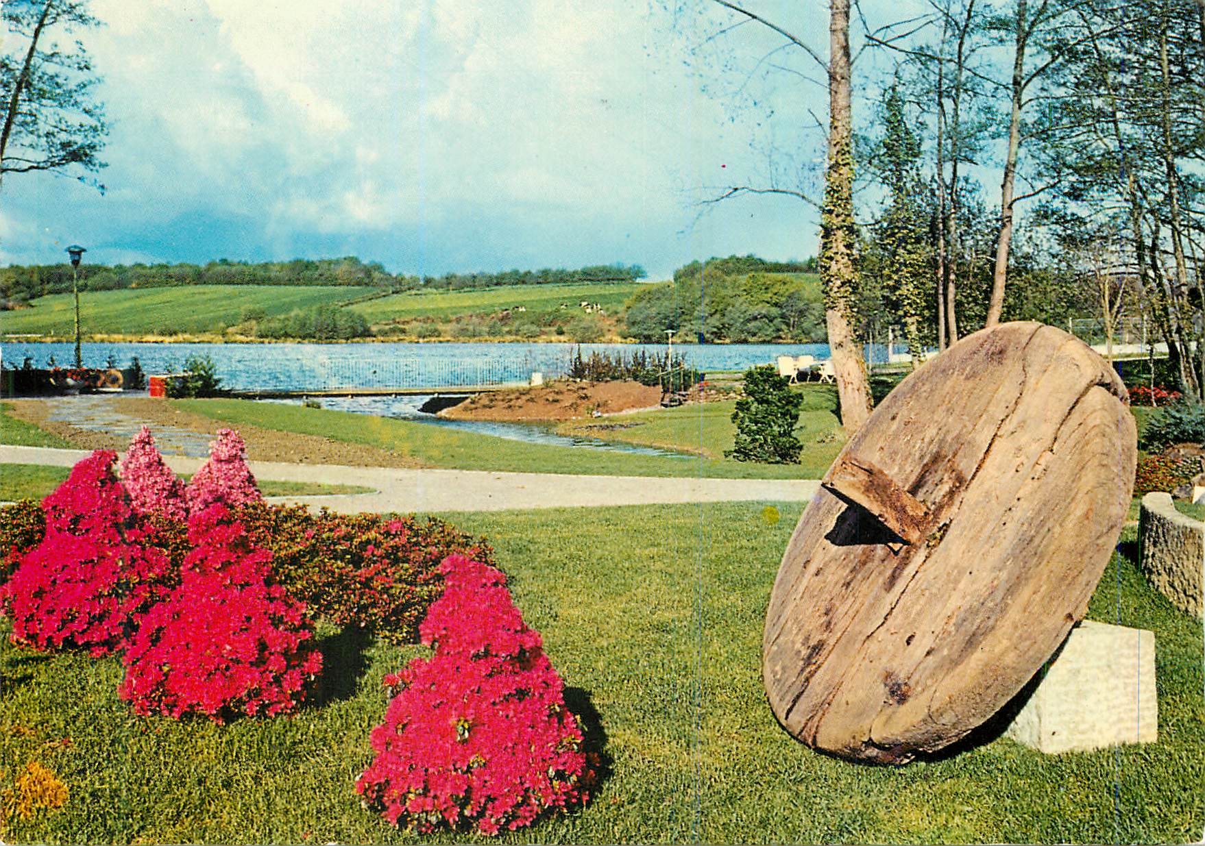 CPM Nantes 23 mai 1977 (Loire Atlantique) le vallon azalees