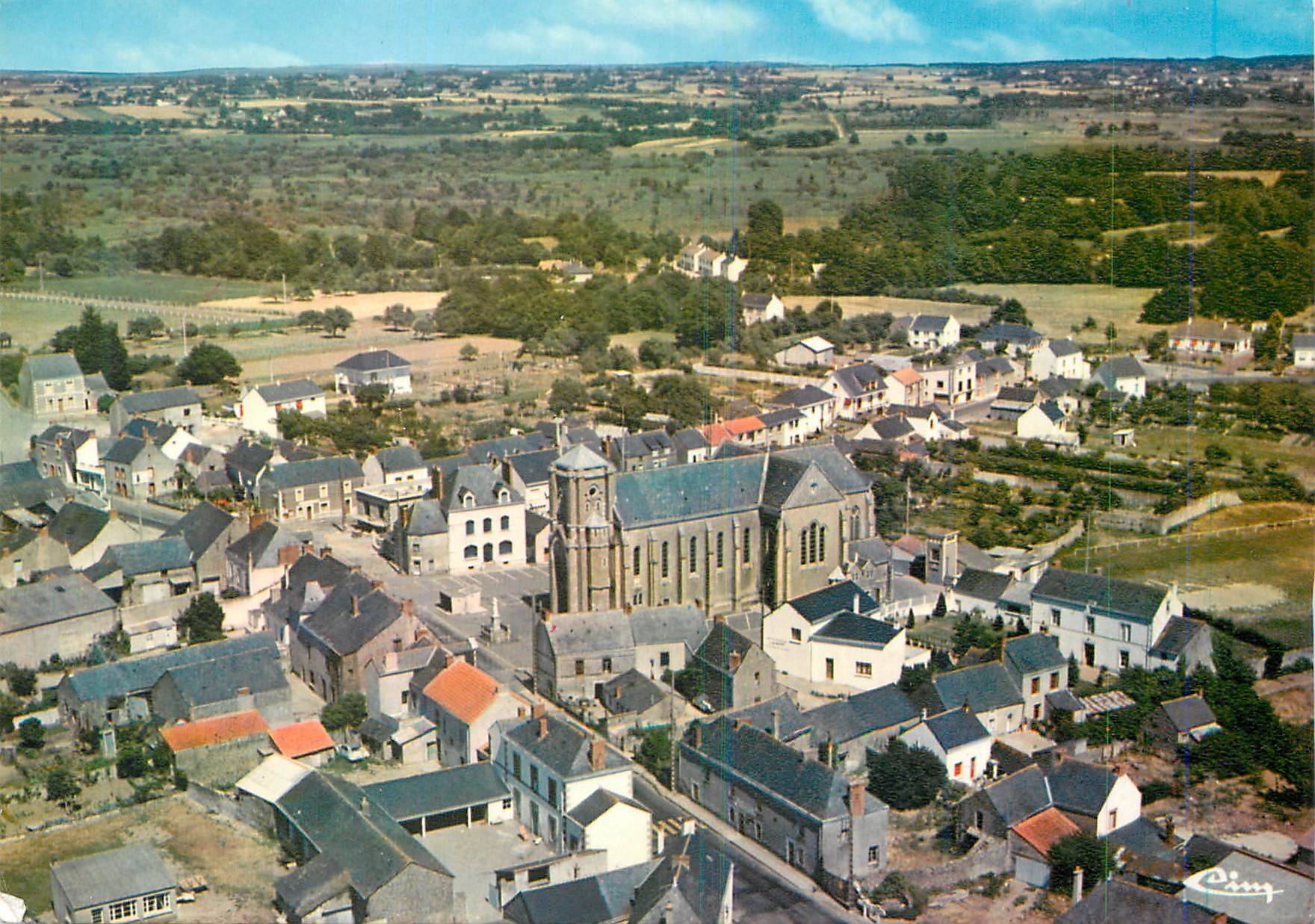 CPM Besne (L A) le centre du bourg vue aerienne