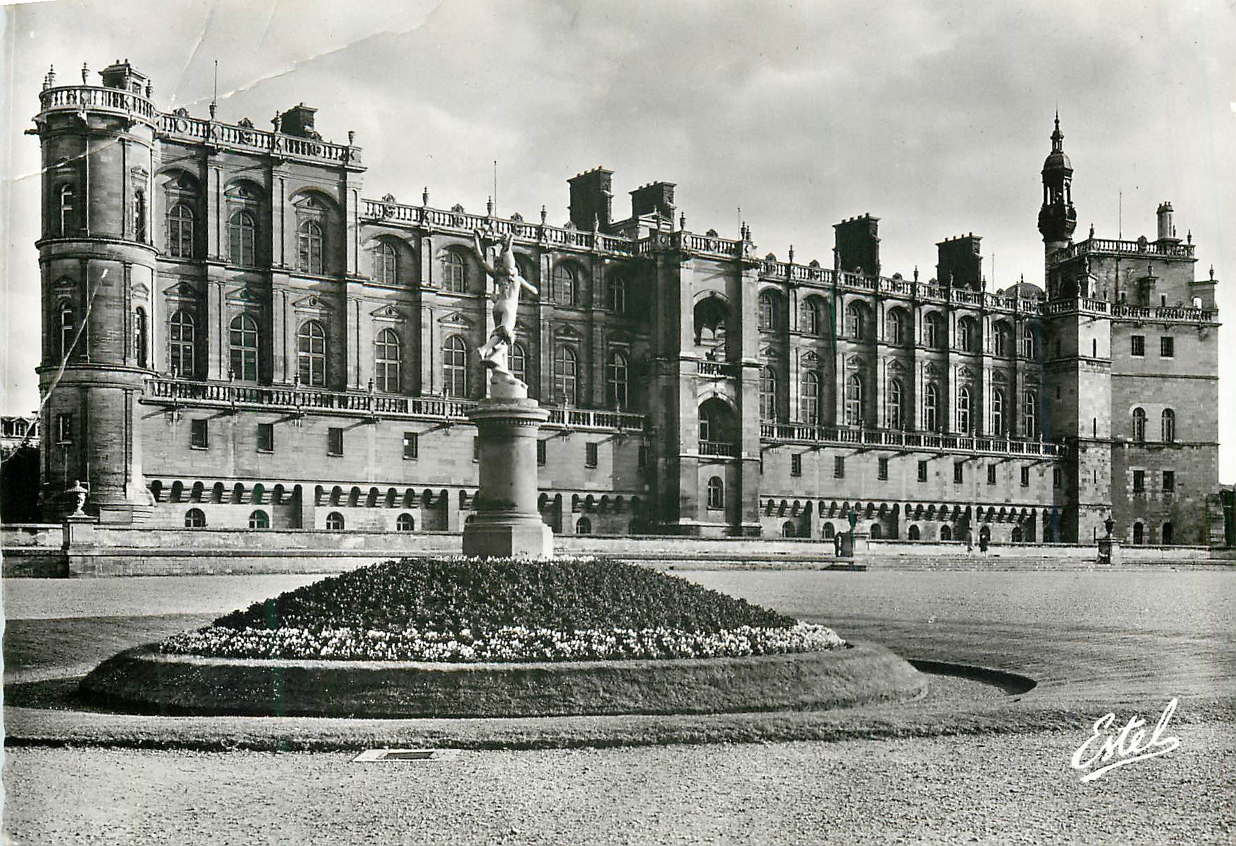 CPM Saint Germain en Laye le chateau facade sur le parc