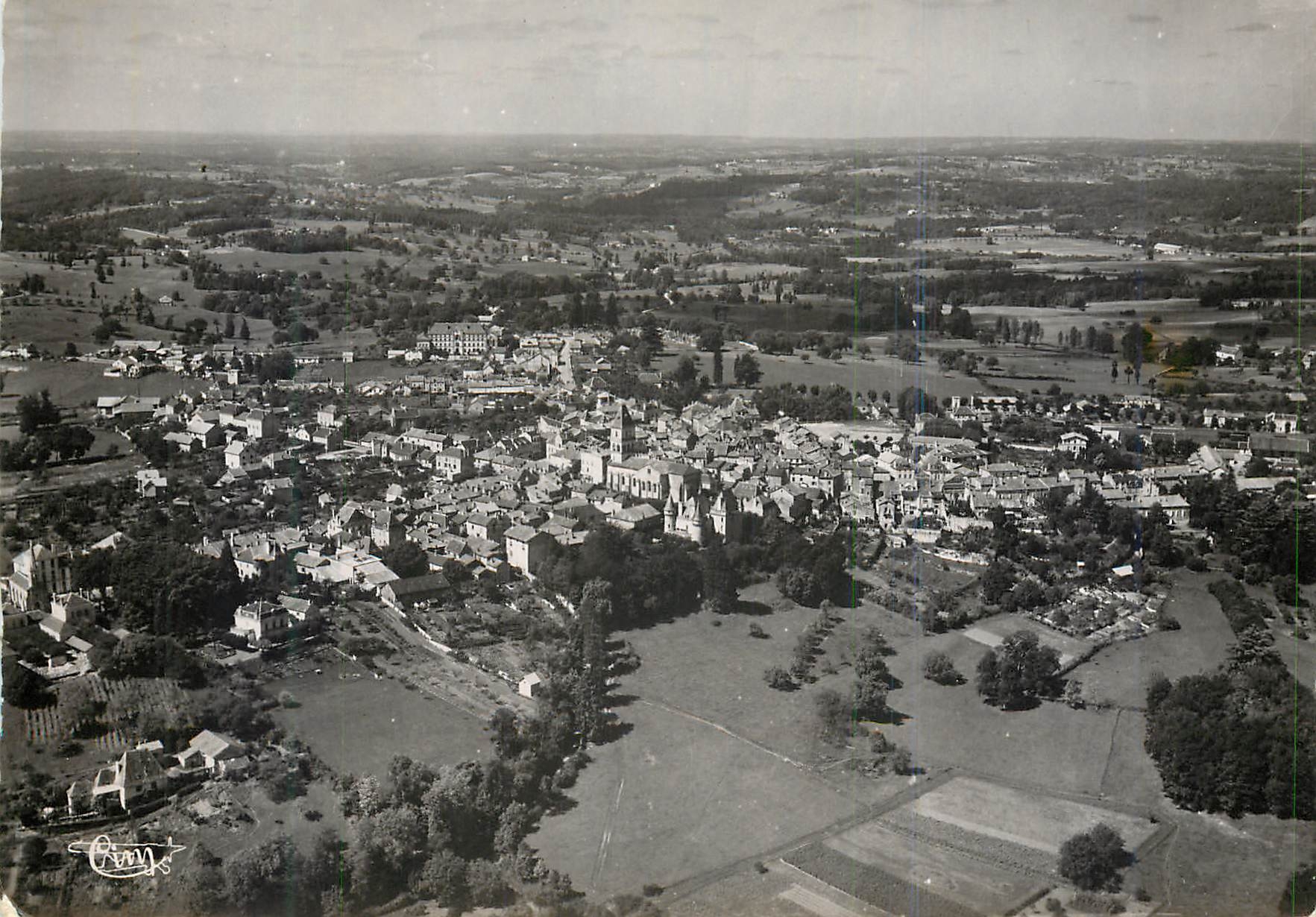 CPM Thiviers (Dordogne) vue panoramique aerienne