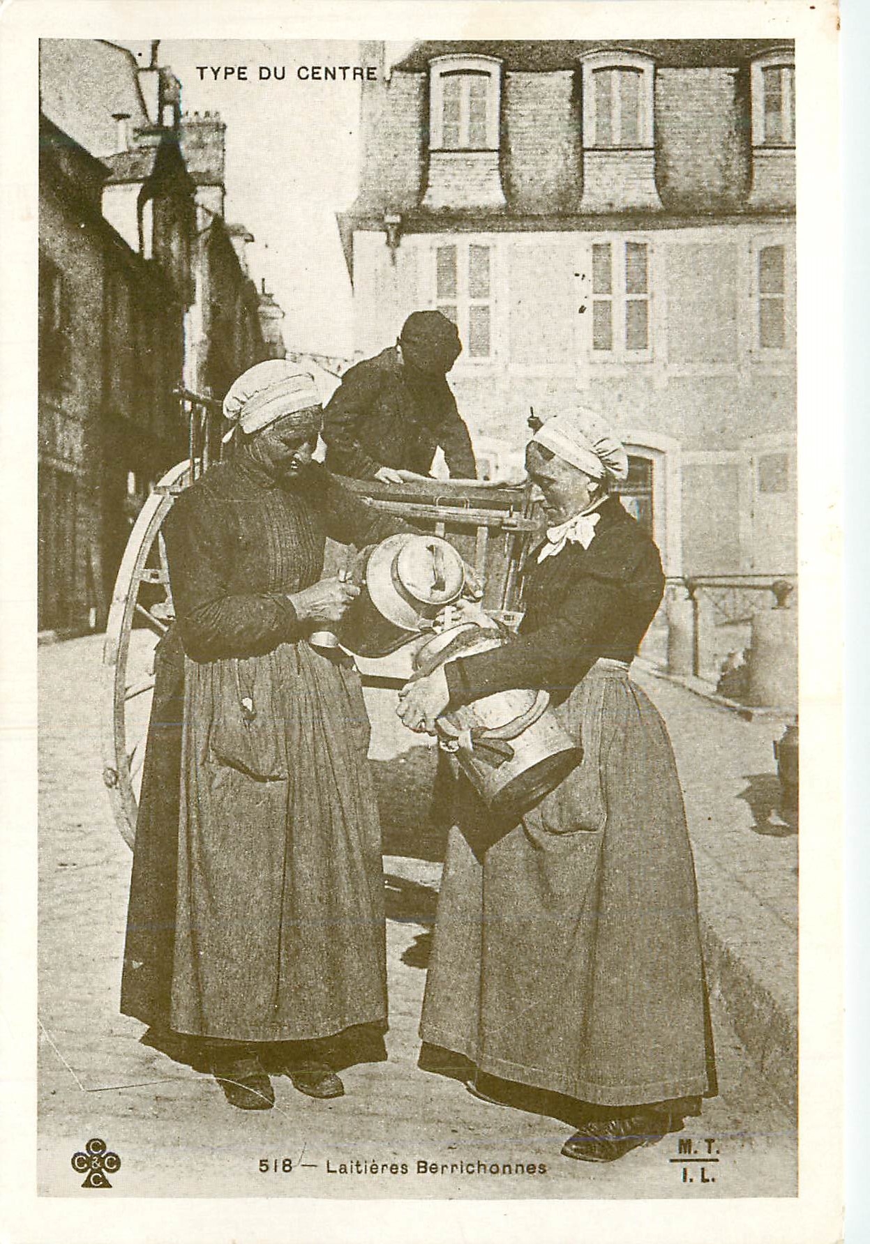 CPM La belle epoque en Berry Laitieres berrichonnes