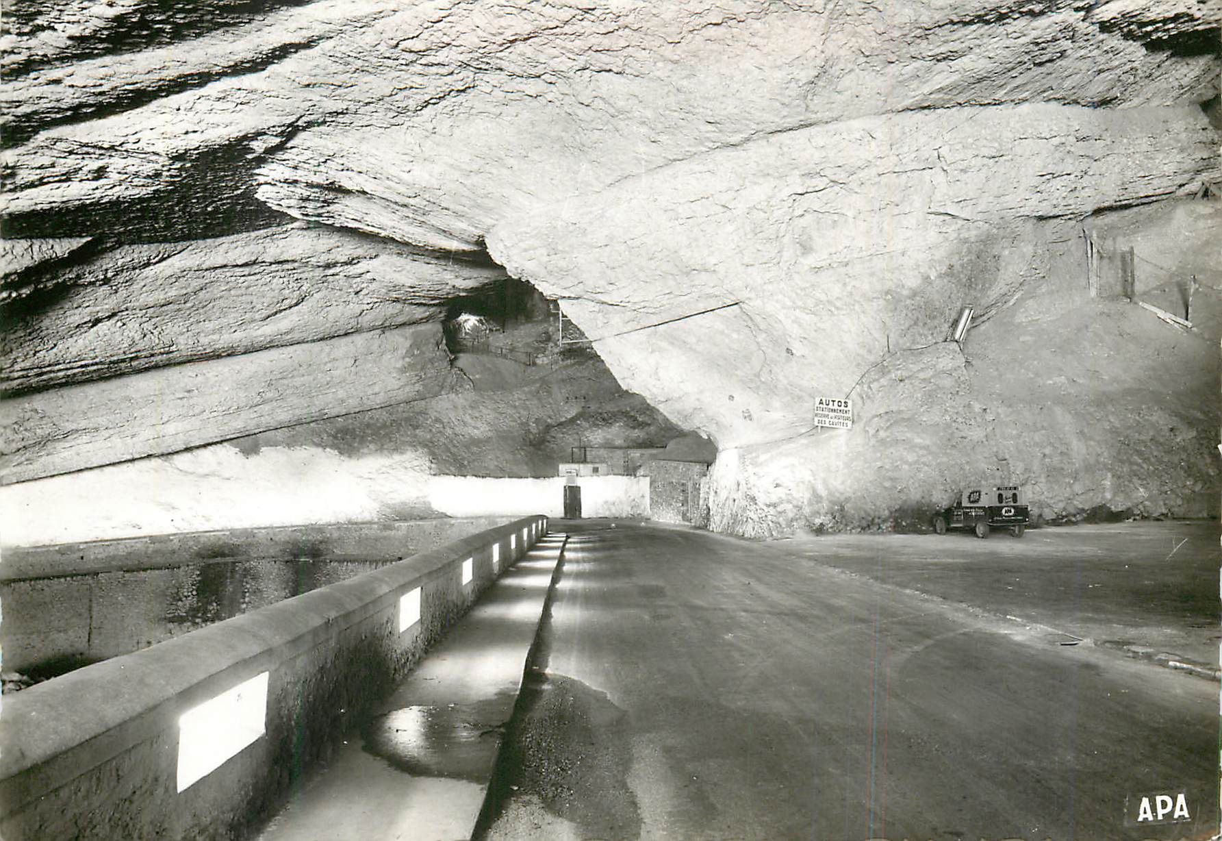CPM Mas d'Azil (Ariege) entree des salles de la grotte