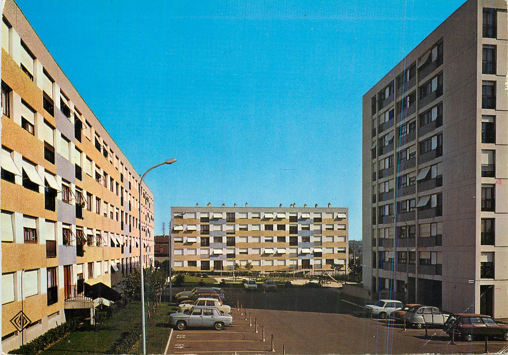 CPM Gagny allee de l'horloge ensemble de la residence de la ste anonyme d'H L M la sabliere - Recto