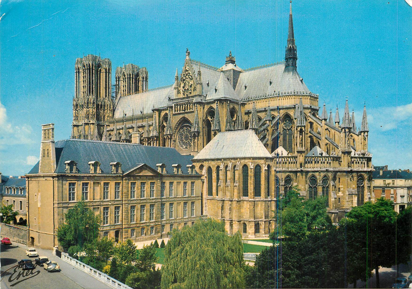 CPM En Champagne Reims(Marne) la cathedrale (XIIIe s) le cote sud et l'abside