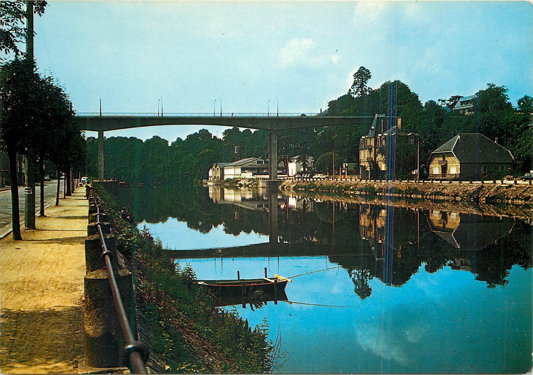 CPM Mayenne le viaduc et le bords de la mayenne