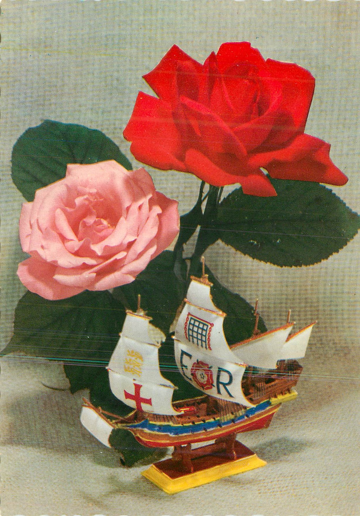 CPM Fleurs Roses Bateau