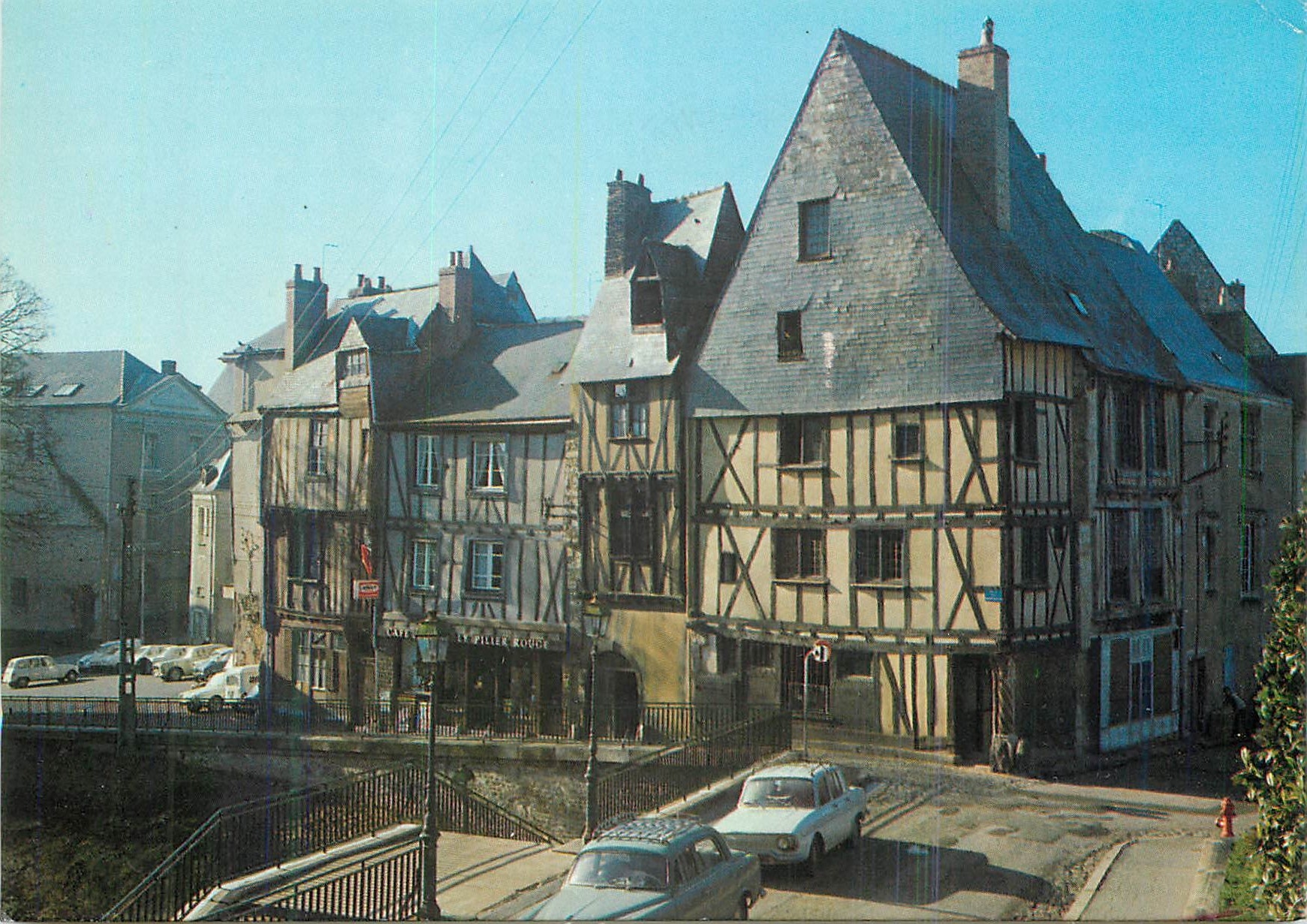 Le Mans, Vieilles maisons du Pilier Rouge (XVIe s.) — Éditions Jipé-Maison Georget
