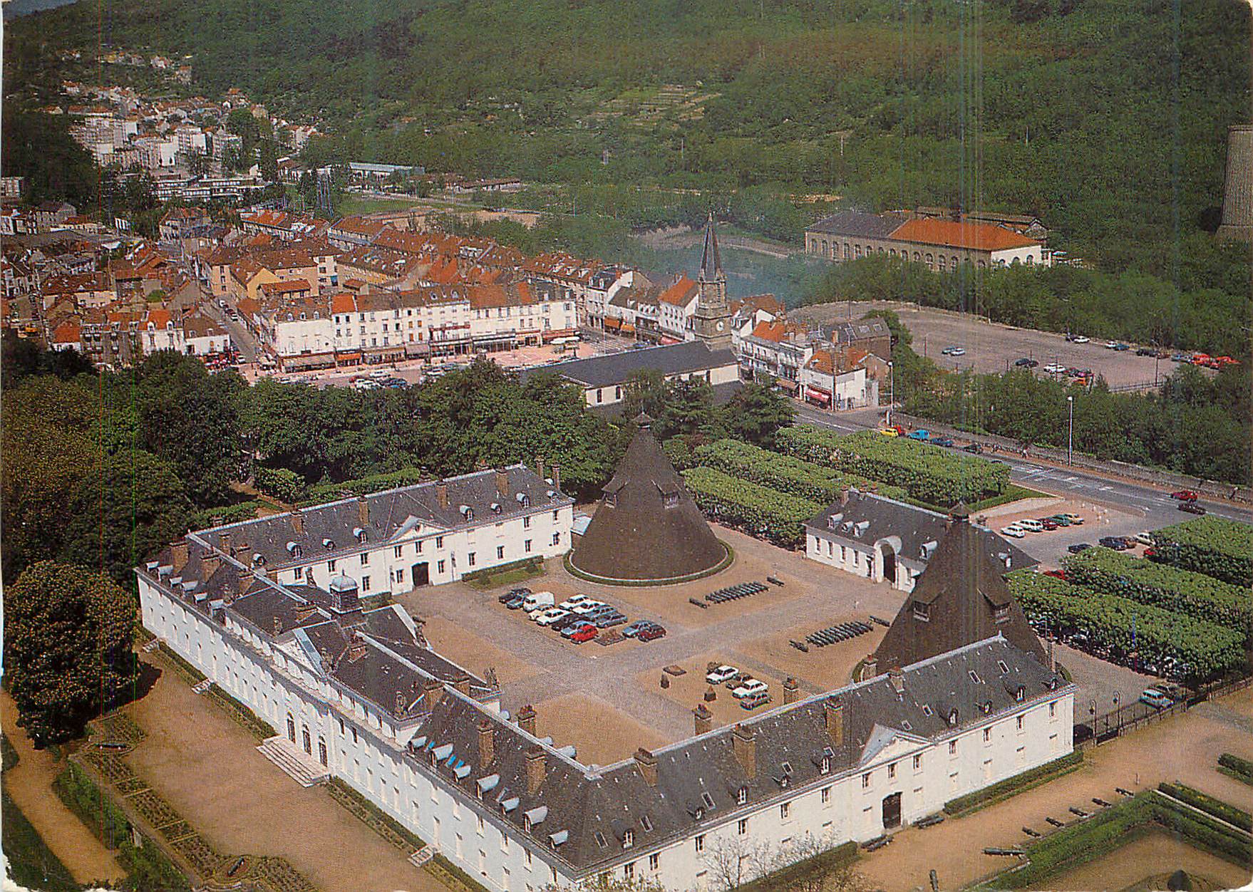 Le Creusot — Vue aérienne du château de la Verrerie — Ancienne manufacture de cristaux (1786-1832) — Repro. 49.000