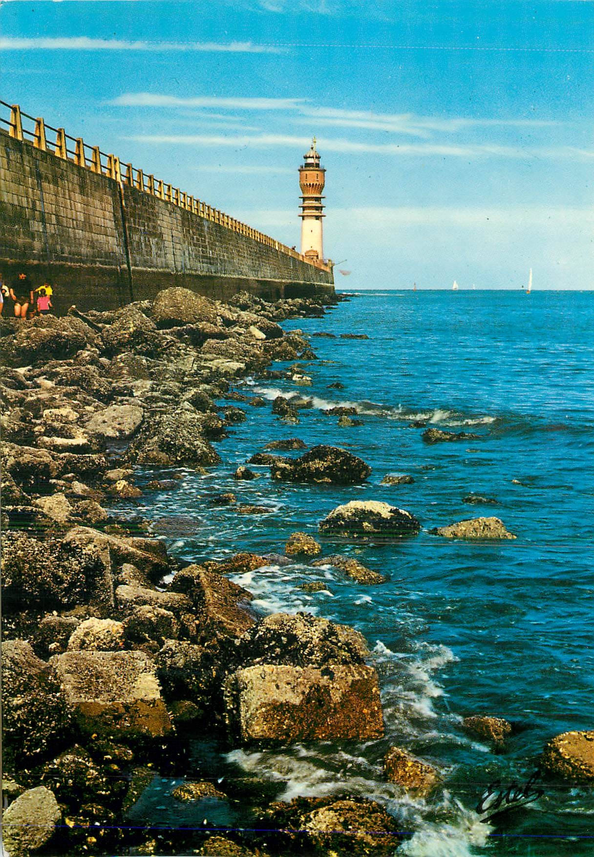 CPM La cote d'Opale Dunkerque (Nord) la jetee et la bolise