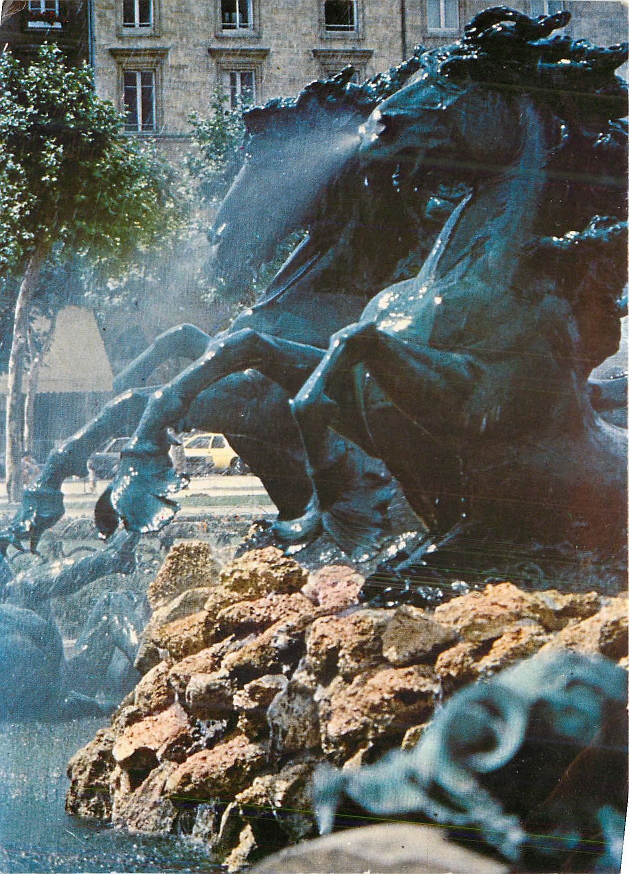 CPM Bordeaux (Gironde) le monument aux girondins les chevaux piece de bronze partie de l'ensemble symbolisant