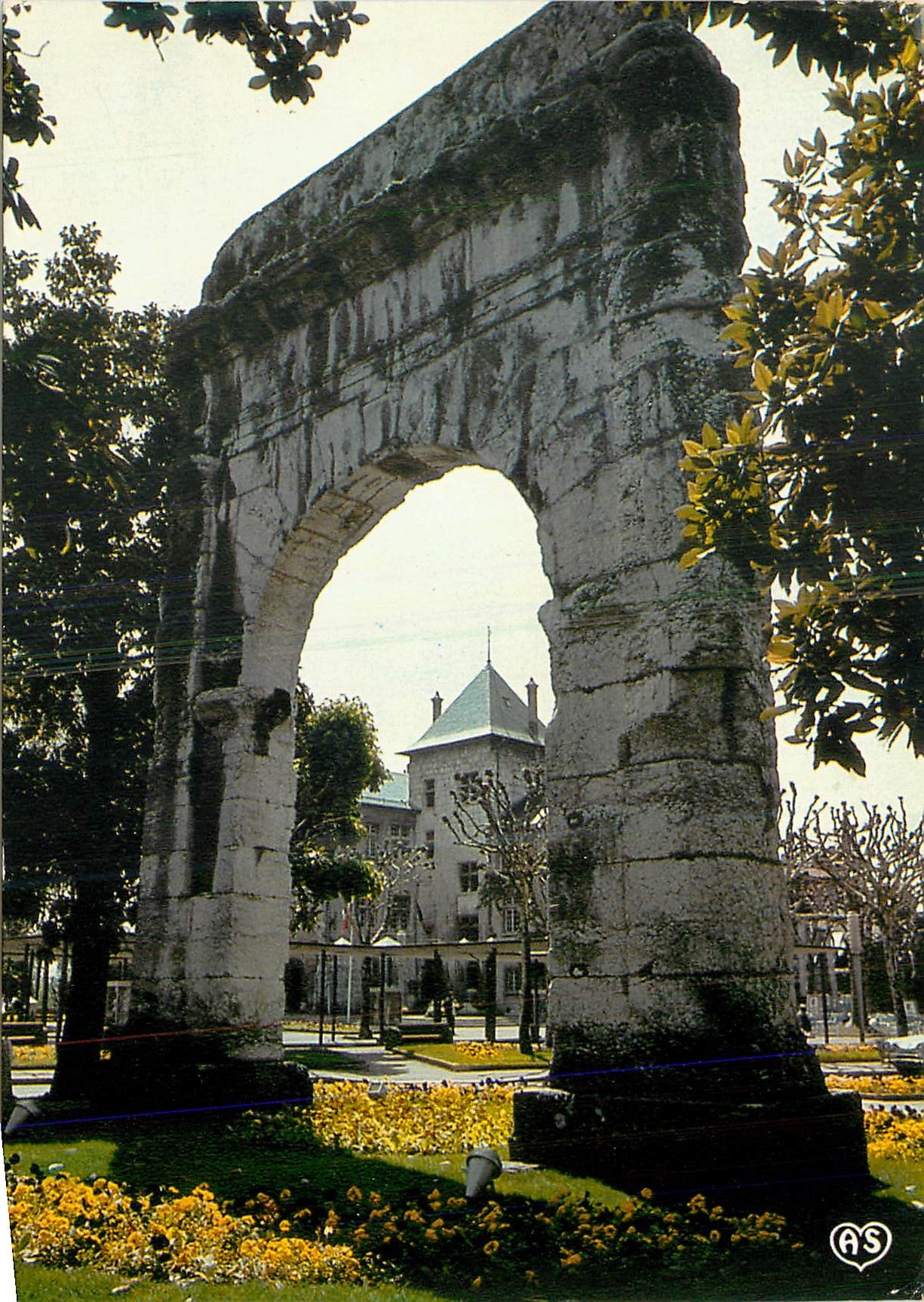 CPM Aix les bains lac du bourget (Savoie) l'arc de Campanus et l'hotel de ville