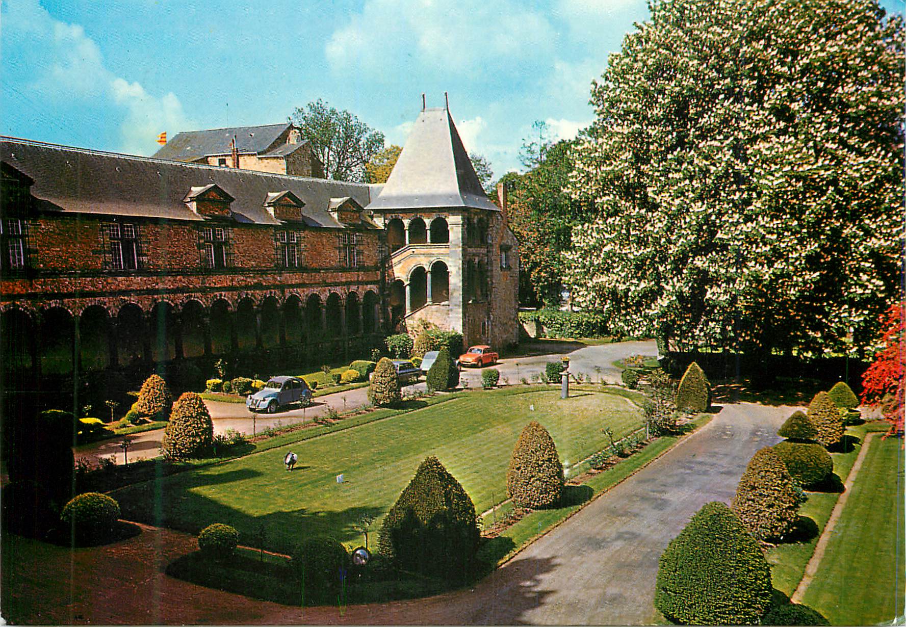 CPM Chateaubriant (Loire-Atlantique) Cour du Chateau