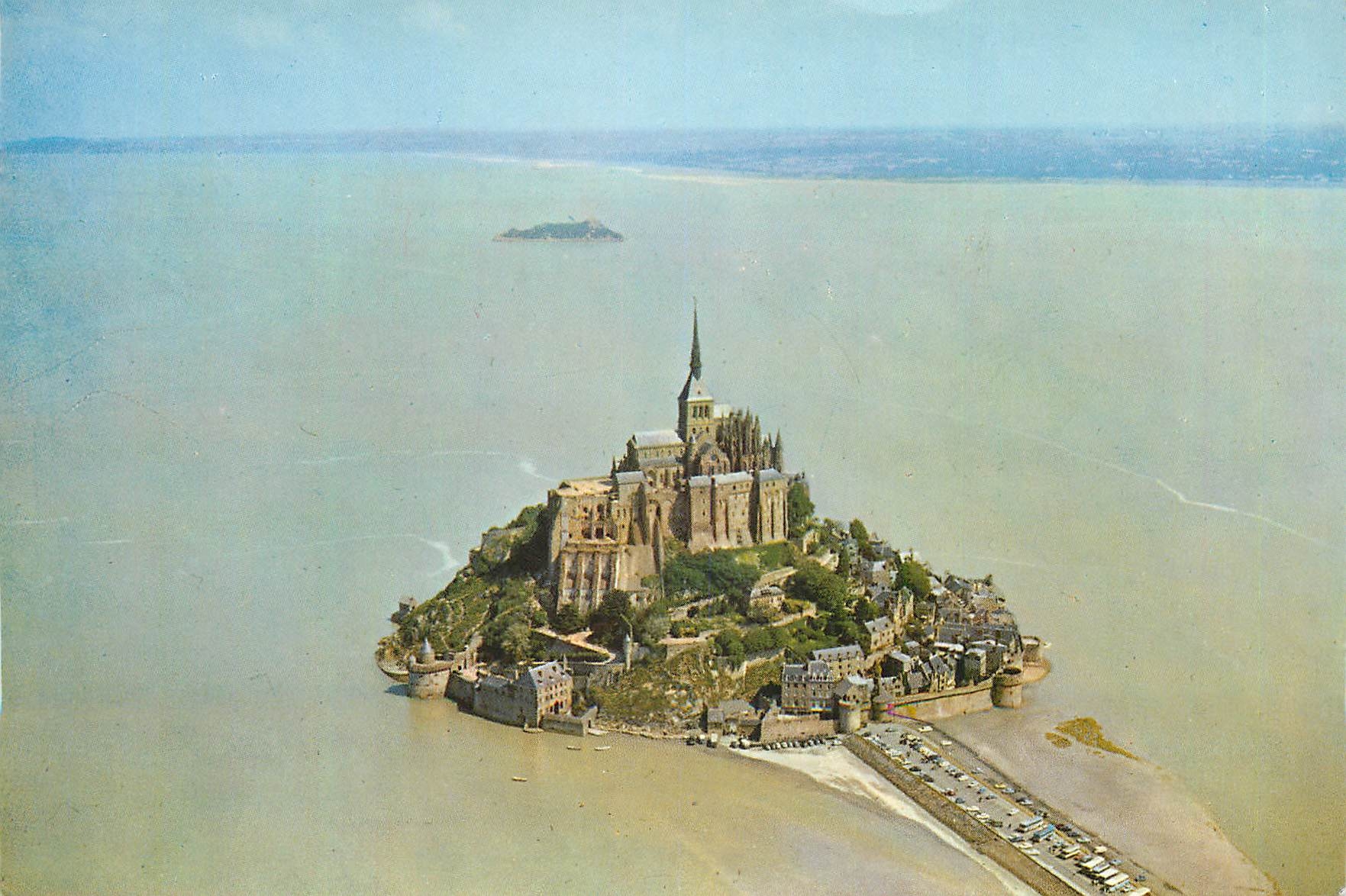 Mont Saint-Michel — vue aérienne — Service Commercial Monuments Historiques
