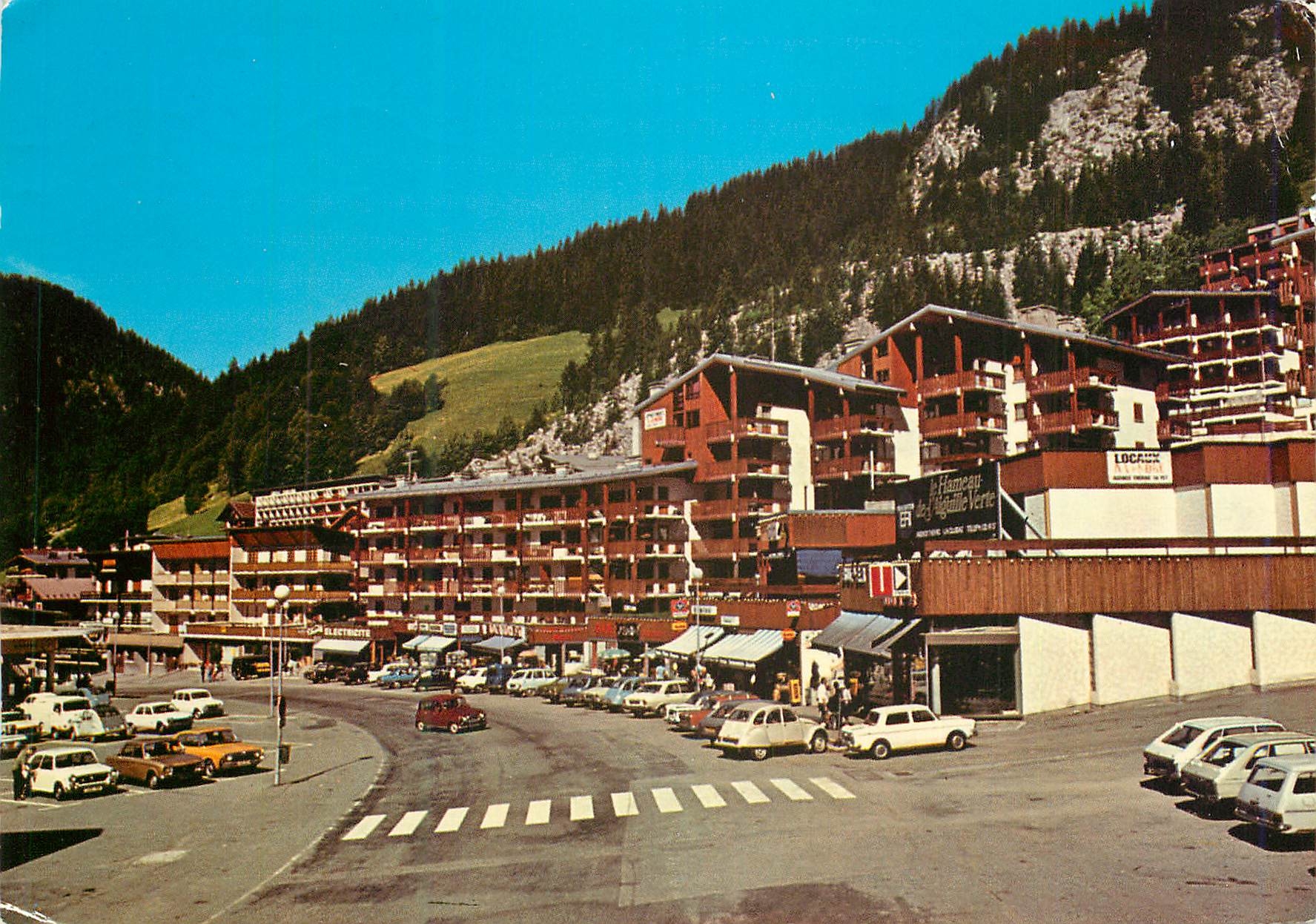 CPM La Clusaz(Haute-Savoie) Le quartier neuf de la Perriere