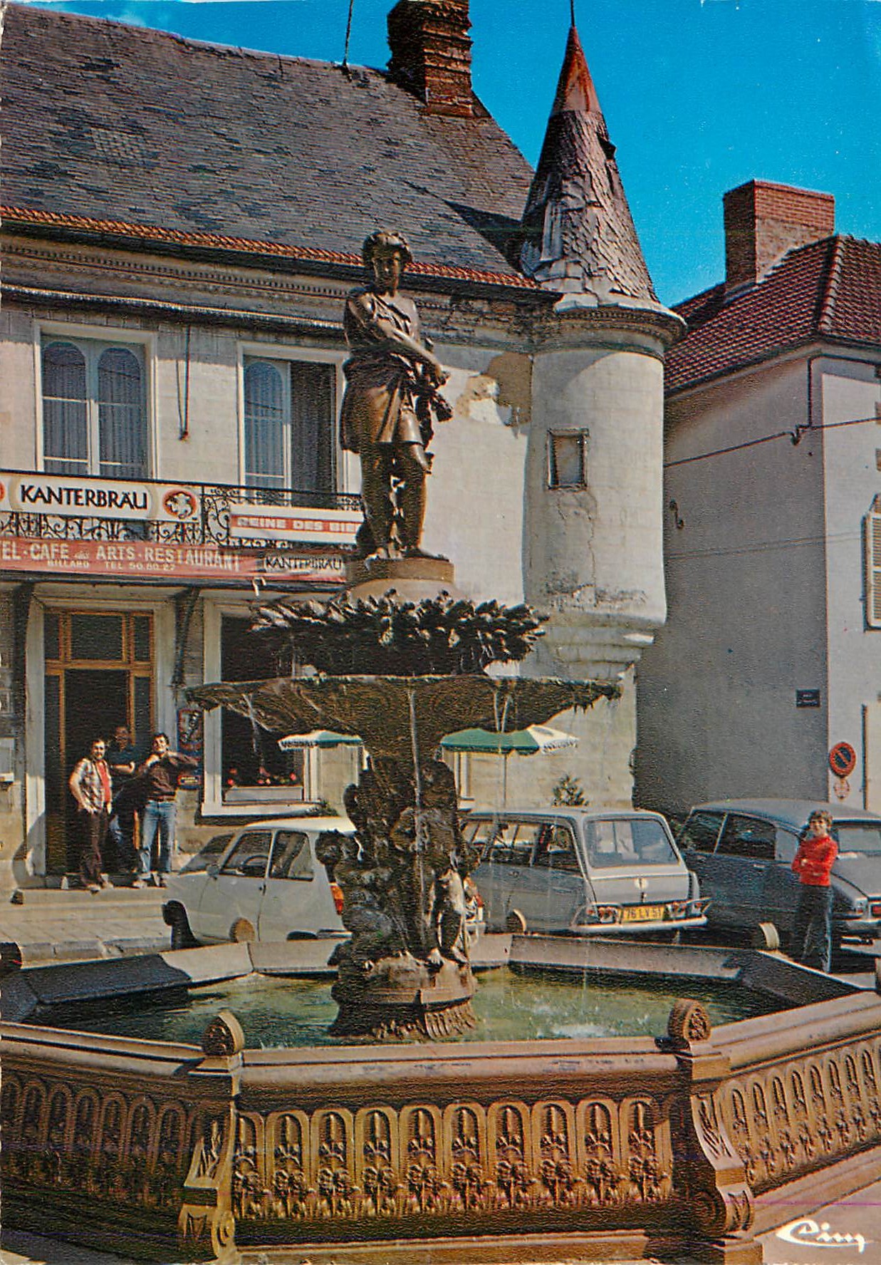 CPM Vertus (Marne) Fontaine du Vigneron Champenois Kanterbrau