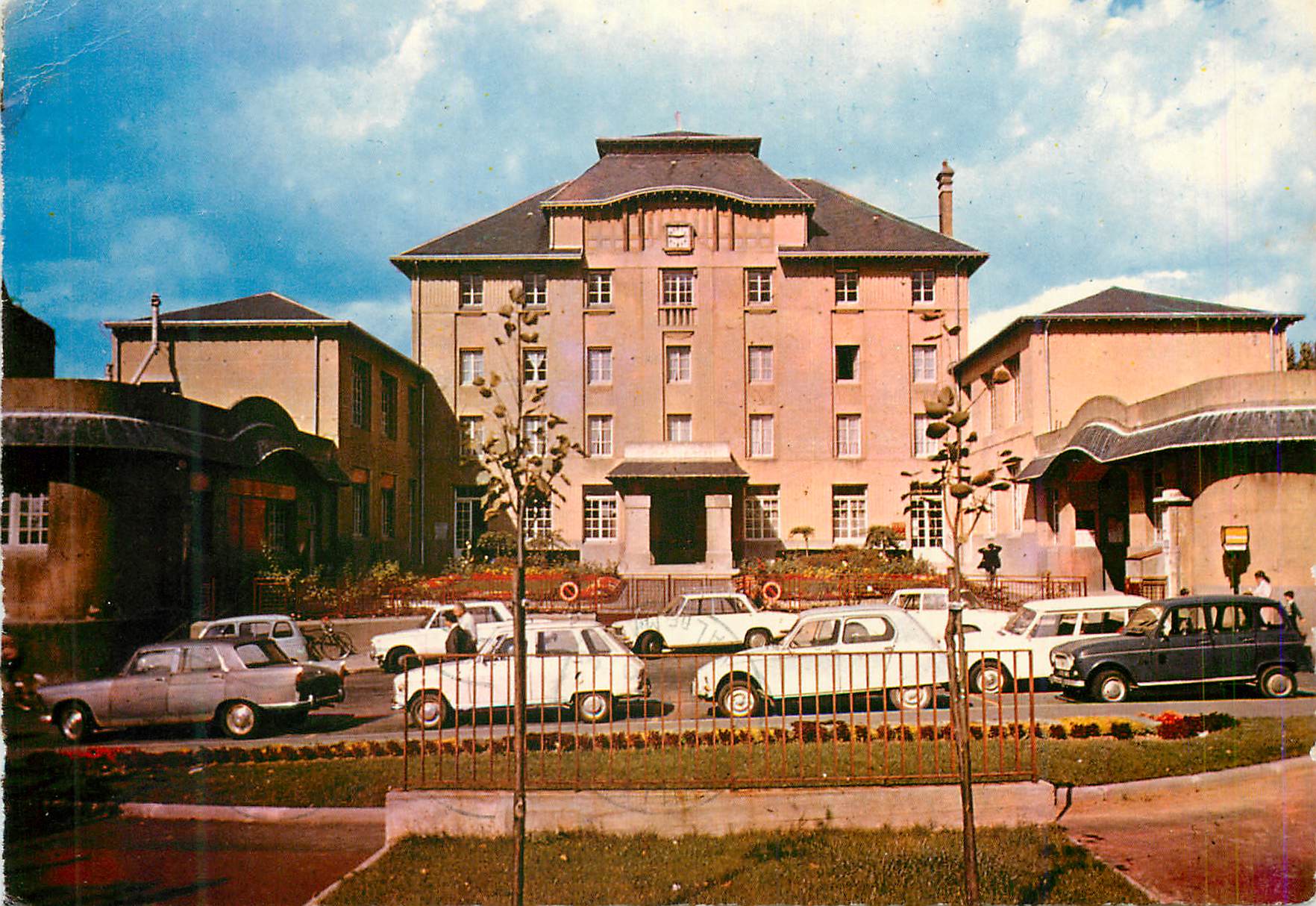 CPM L'Hay les Roses La Mairie