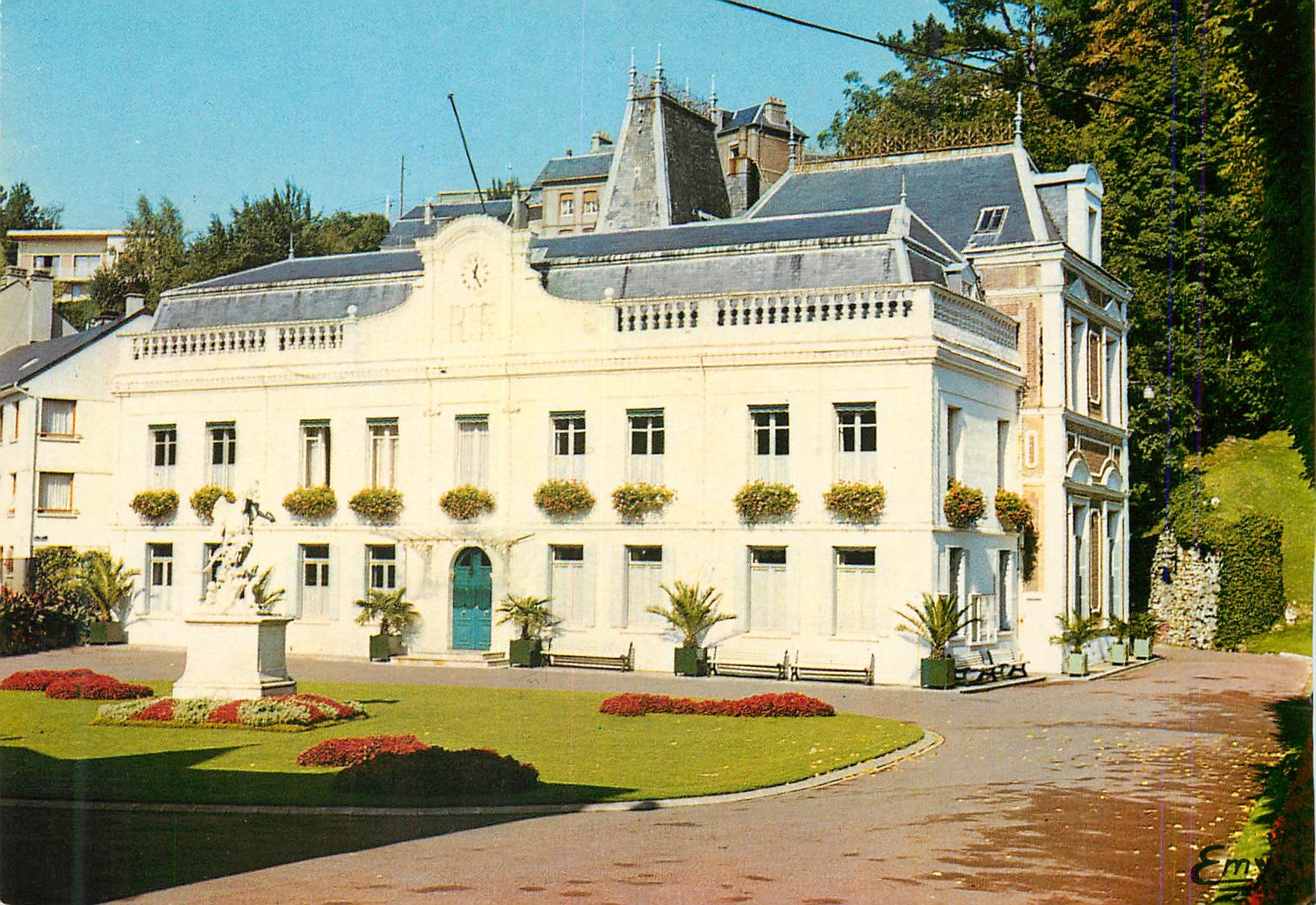 CPM Bolbec (Seine-Maritime) L'Hotel-de-Ville