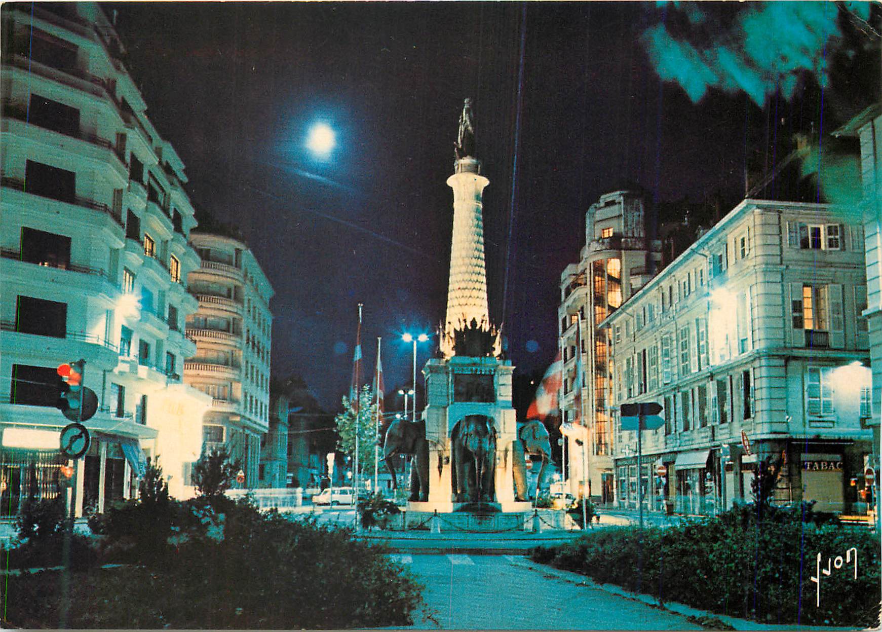 CPM Chambery (Savoie) La Fontaine des Elephants la nuit
