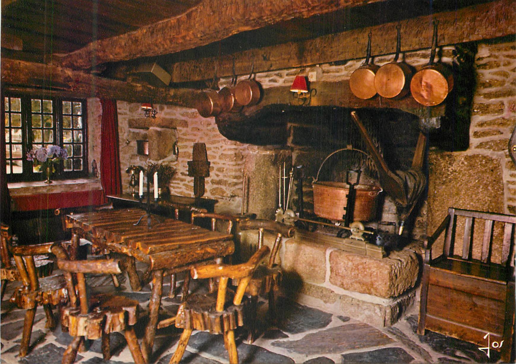CPM Chaumiere de Bretagne Interieur amenage