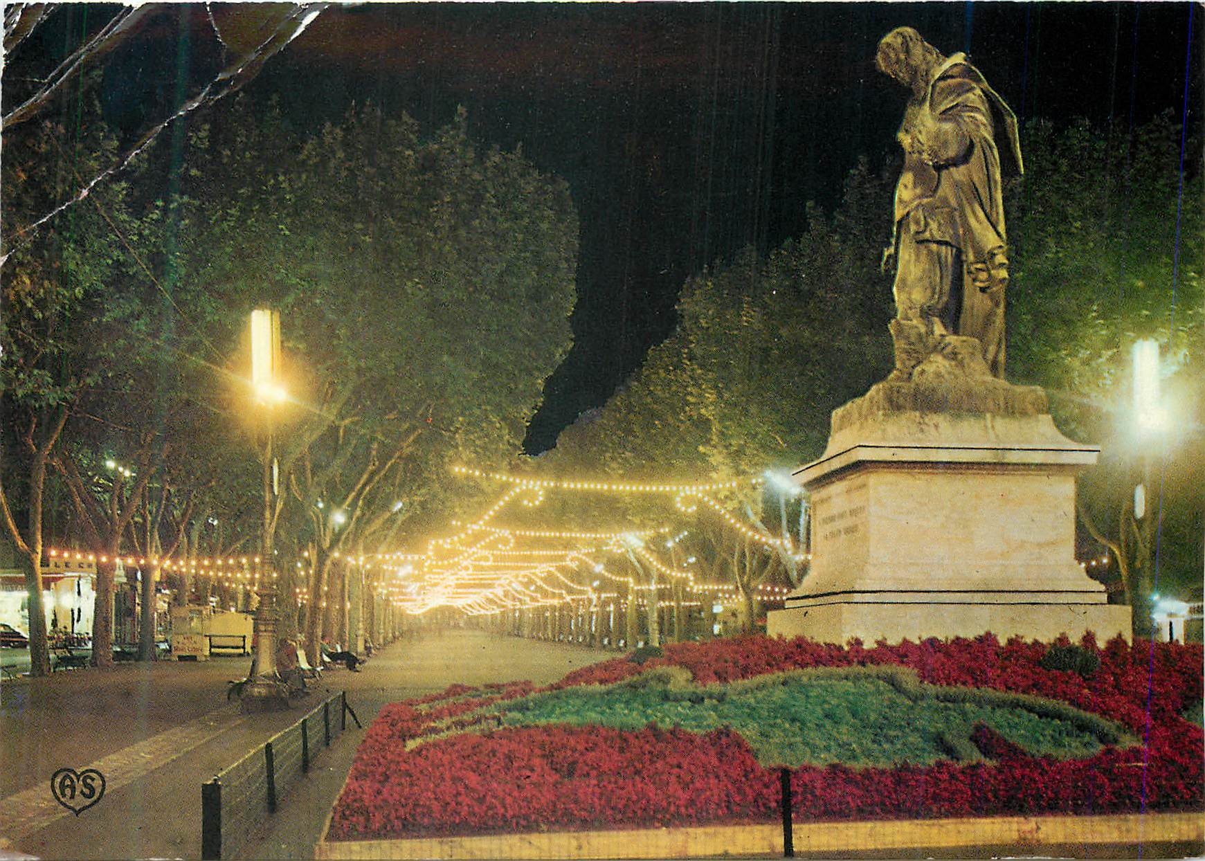 CPM Beziers (Herault) La Statue et les Allees Paul Riquet la nuit