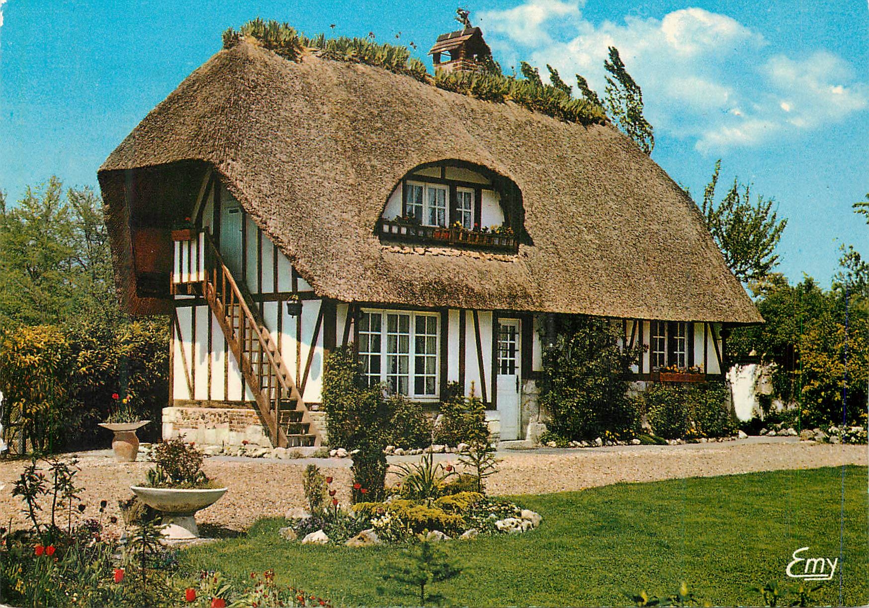 CPM La Normandie Pittoresque Chaumiere normande