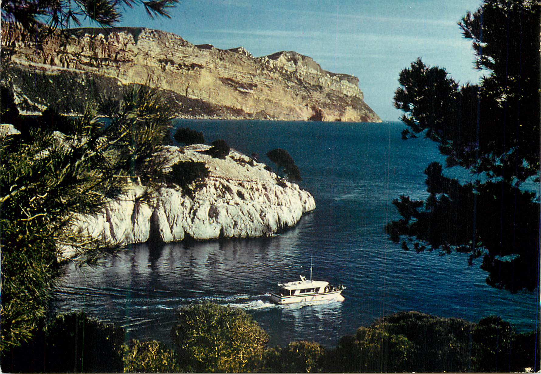 CPM Cassis-Sur-Mer Les Calanques Dans le fond le Cap Canaille