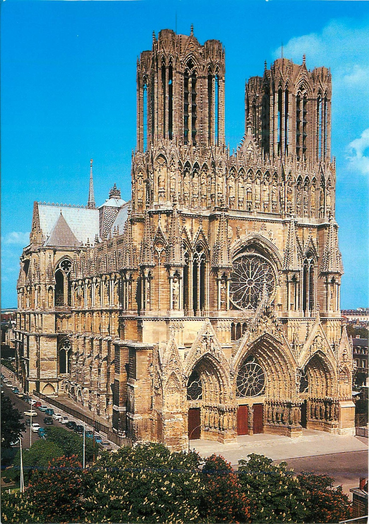 CPM Cathedrale de Reims Facade Ouest et cote Nord