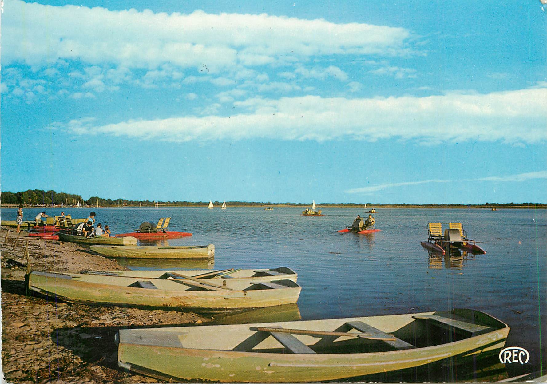 CPM Le berry Touristique En Brenne Etang de la Gabriere Bateaux