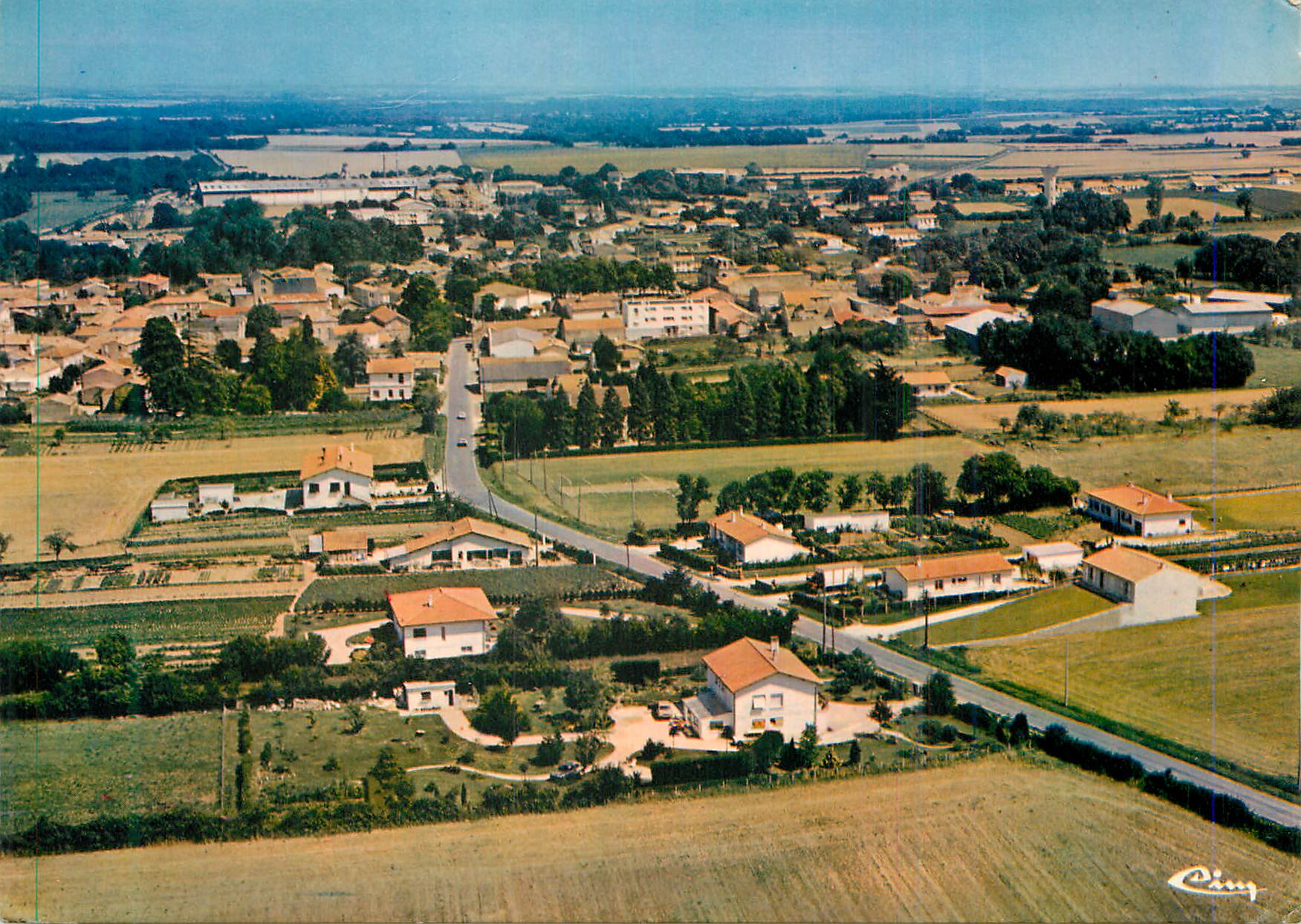 CPM Loulay (Char Mar) Vue aerienne