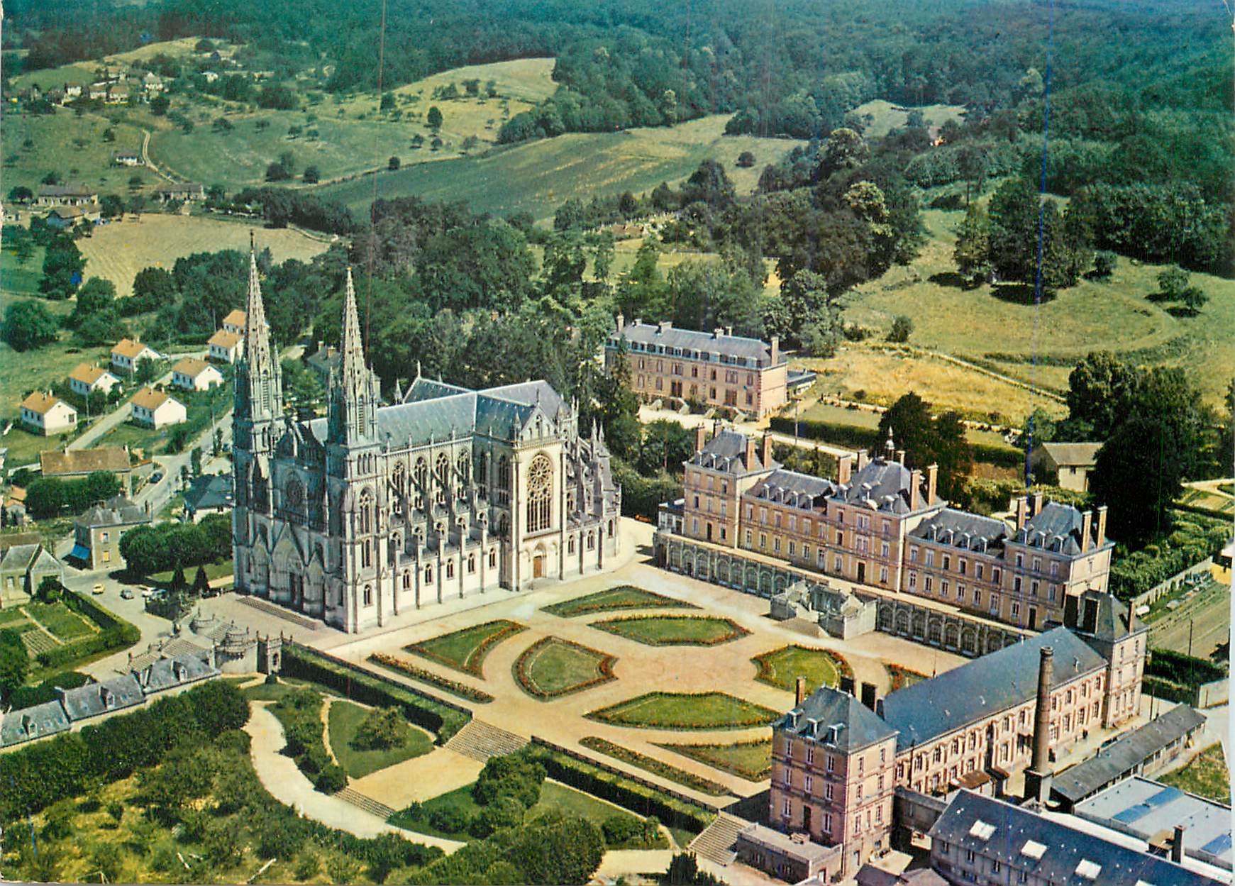 CPM La Chapelle Montligeon (Orne) Vue aerienne