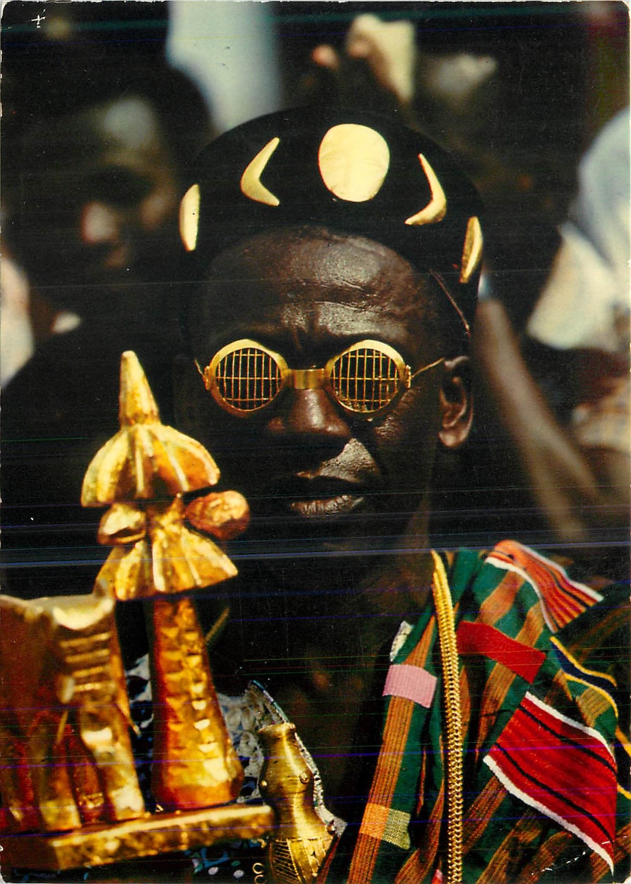CPM Cote d'Ivoire Chef coutumier pare d'attributs en or