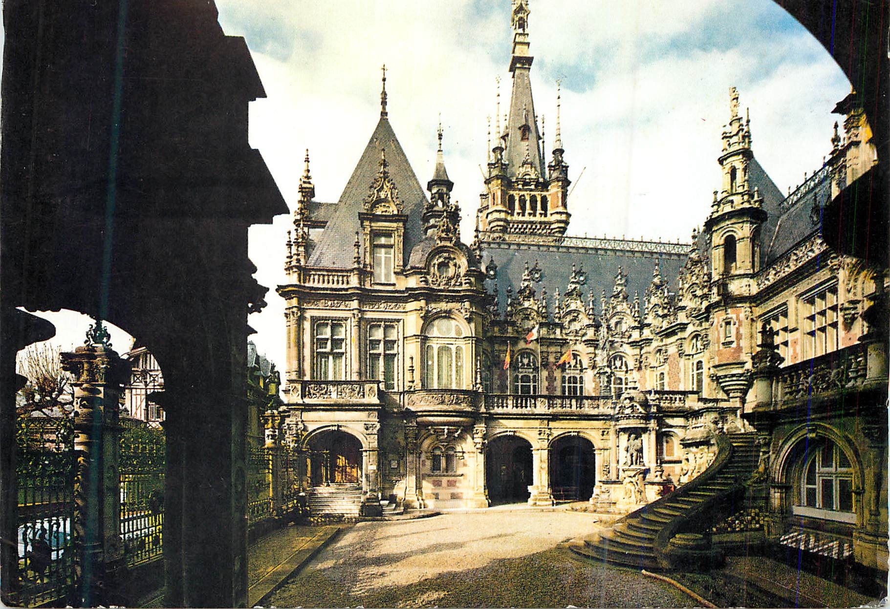 CPM La Benedictine a Fecamp Vue de la Cour d'Honneur