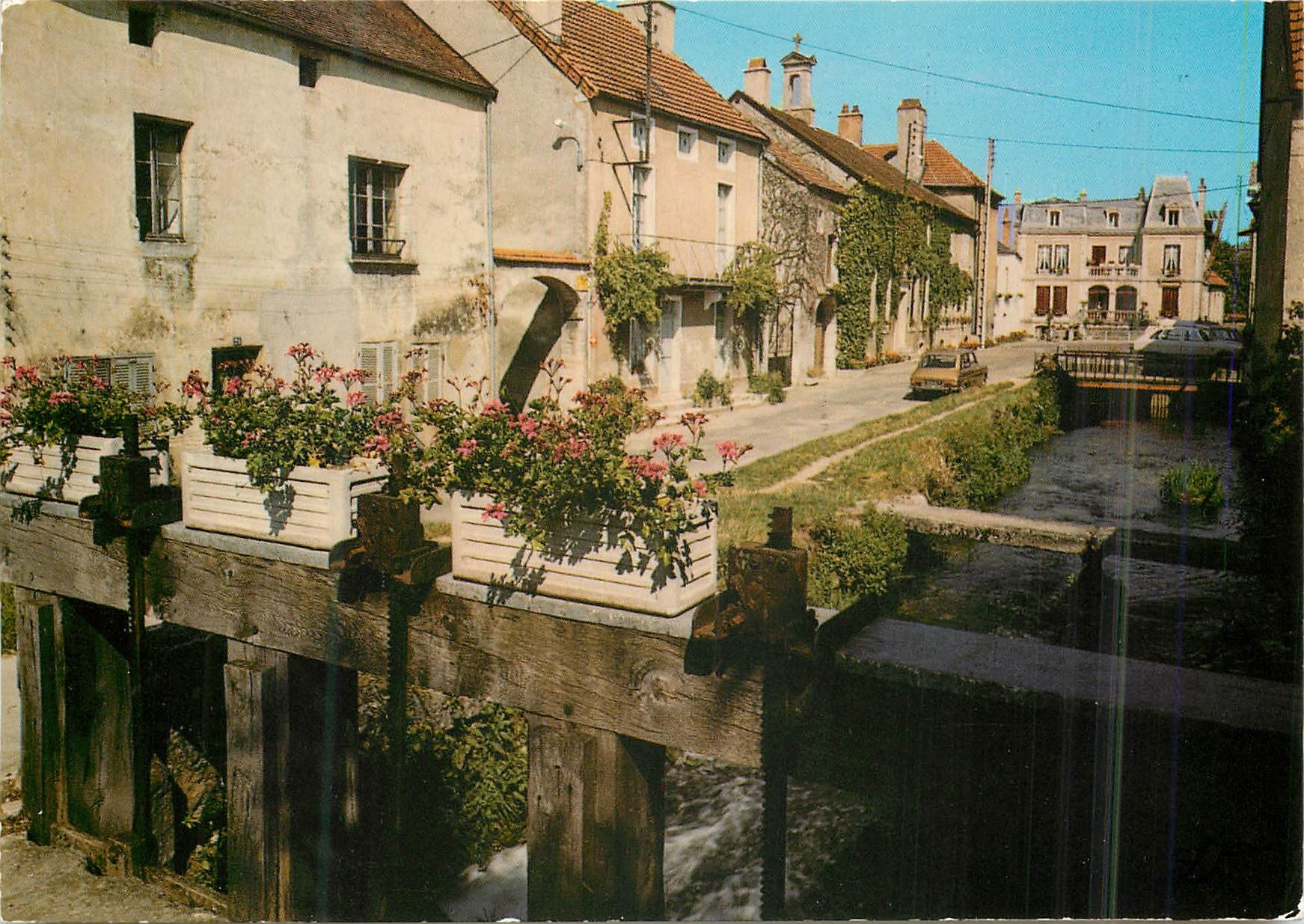 CPM Is-Sur-Tille (C d'Or) Rives fleuries de l'Ignon