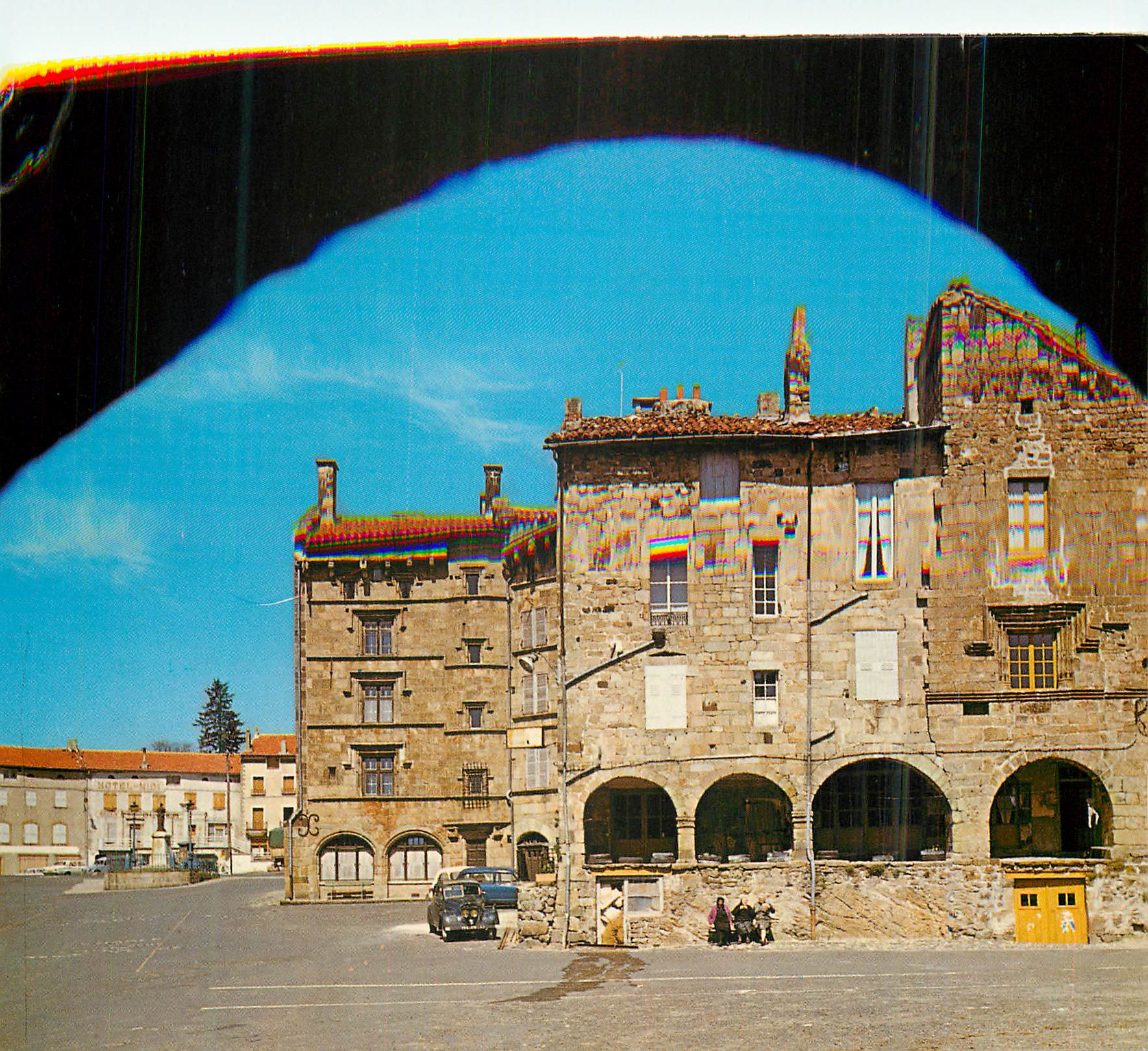 CPM Pradelles (Haute-Loire) Les Arcades