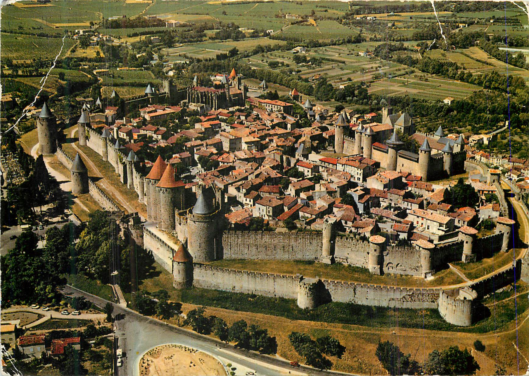 CPM La Cite de Carcassonne (Aude) Vue generale par avion de la cite medievale