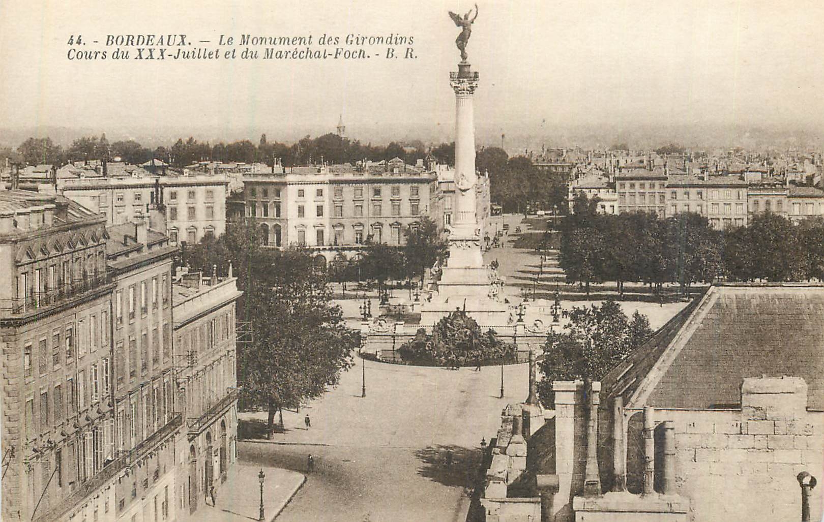CPA Bordeaux Le Monument des Girondins