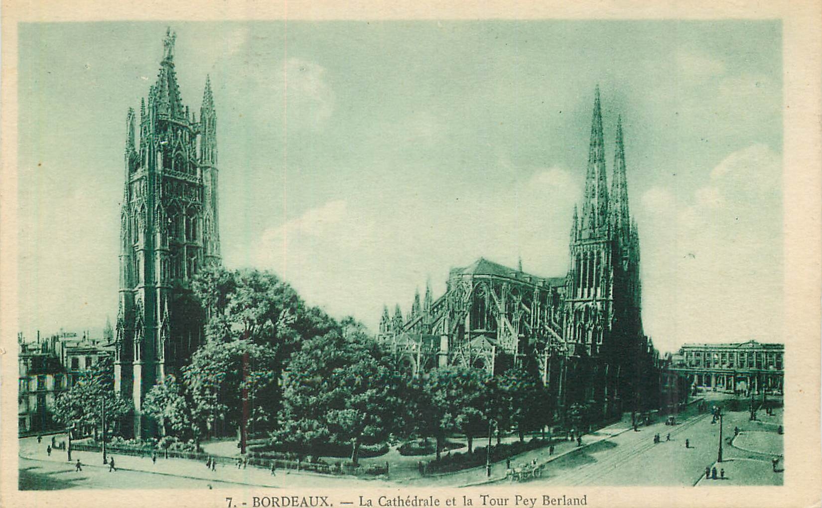 CPA Bordeaux La Cathedrale et la Tour Pey Berland