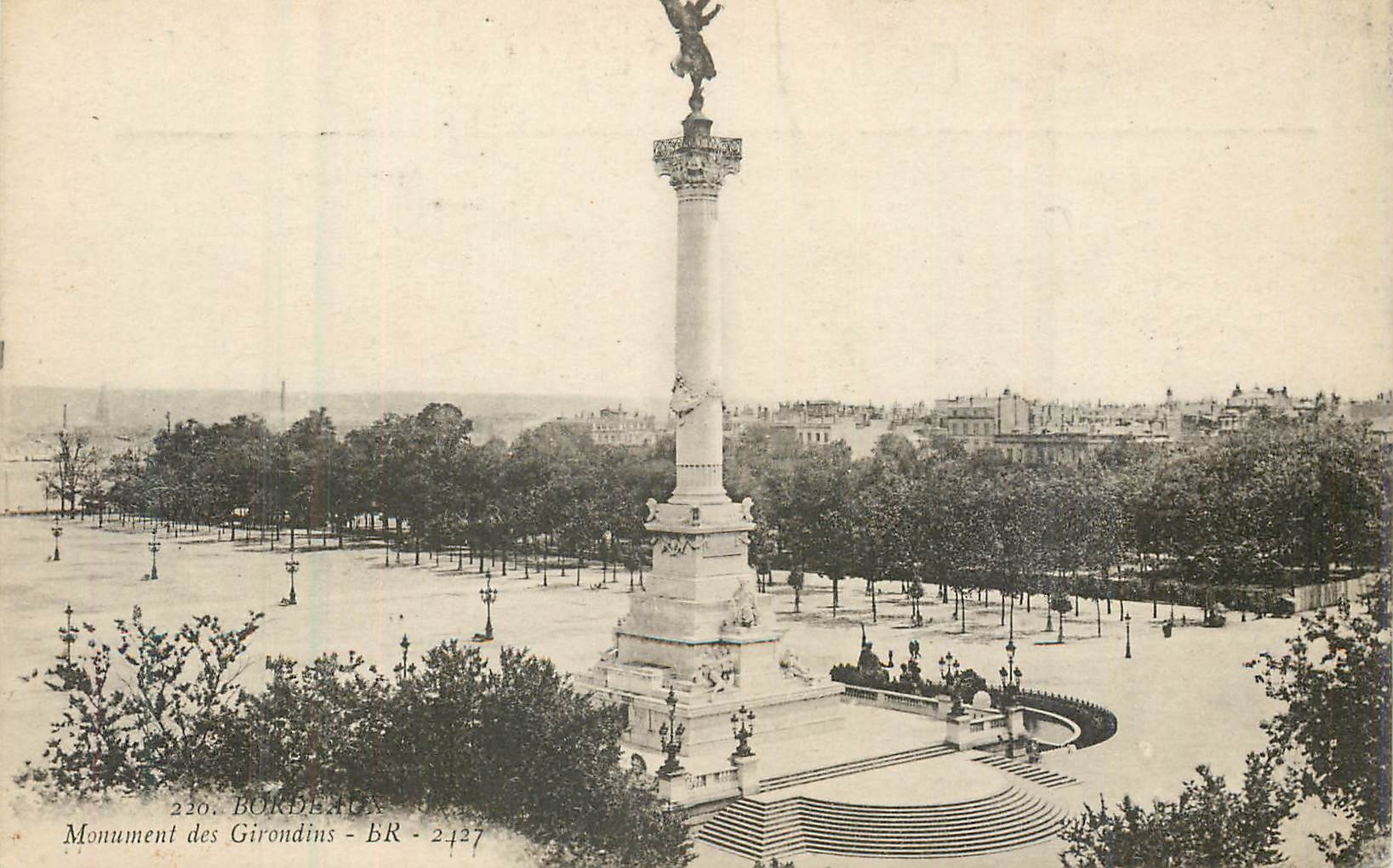 CPA Bordeaux Monument des Girondins