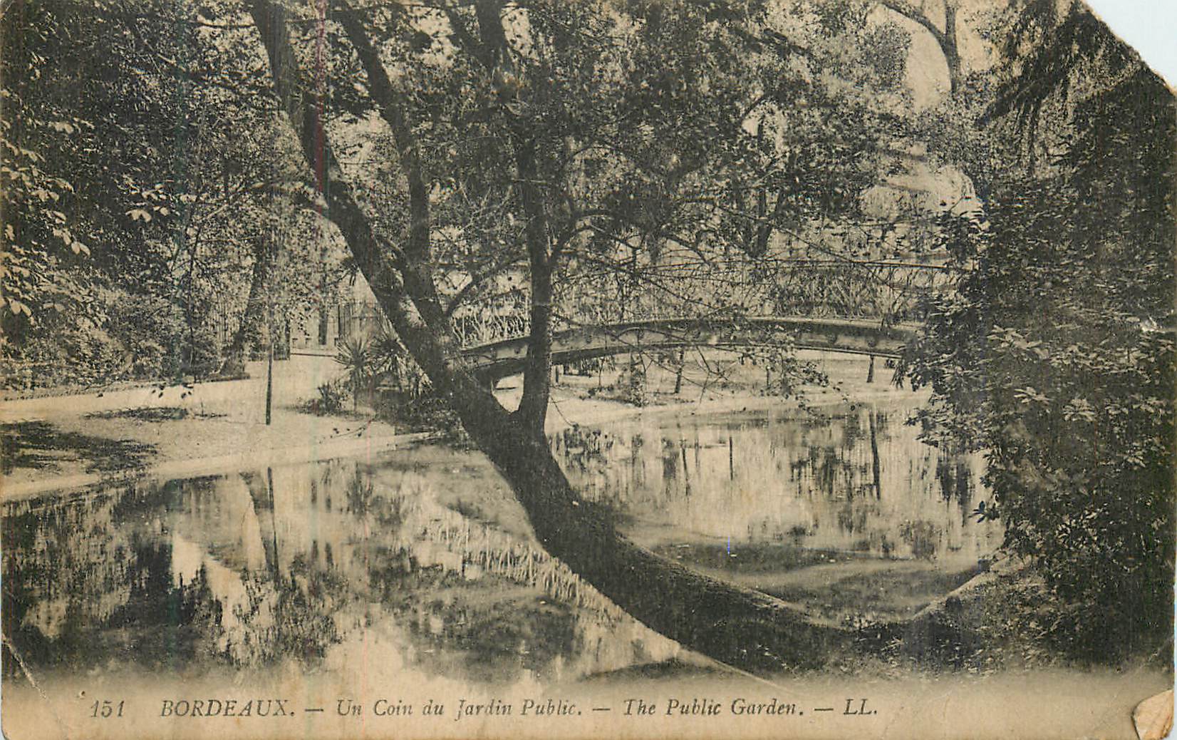 CPA Bordeaux Un Coin du Jardin Public