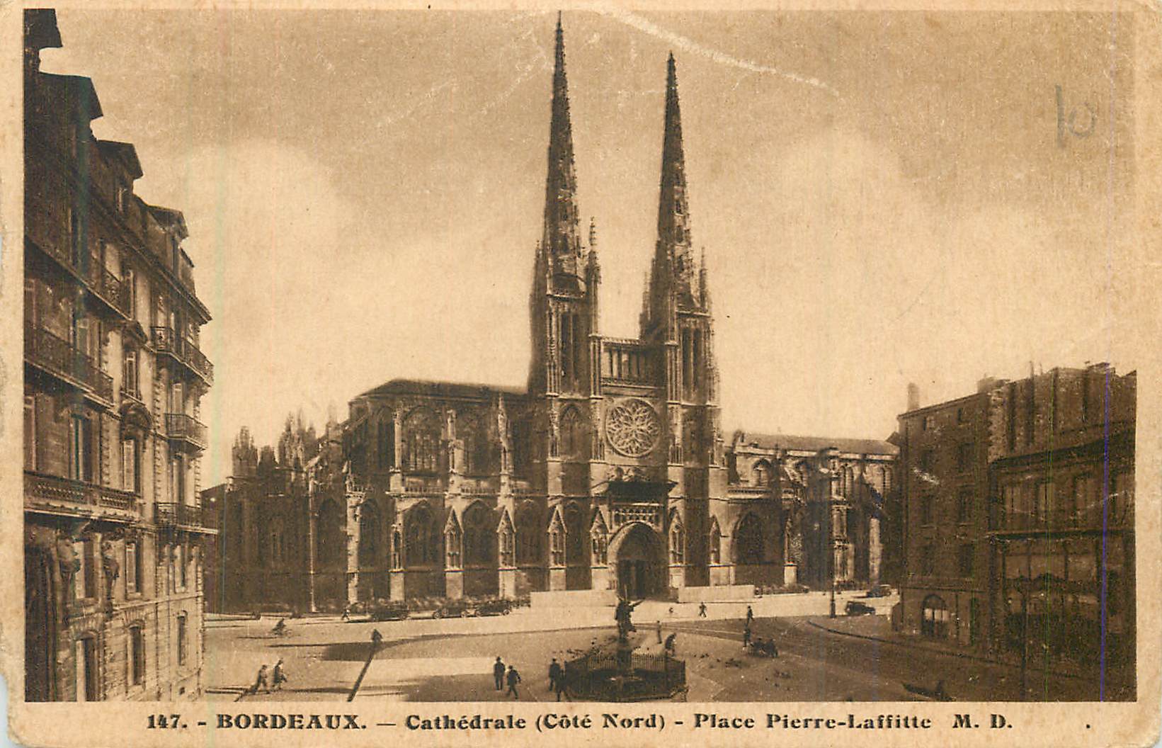 CPA Bordeaux Cathedrale (Cote Nord) Place Pierre-Laffitte