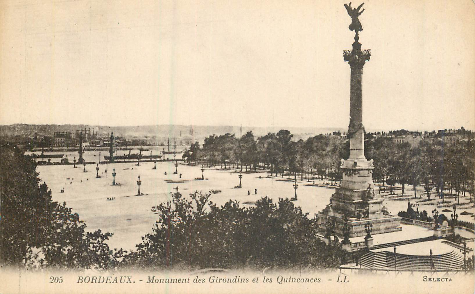 CPA Bordeaux Monument des Girondins et les Quinconces