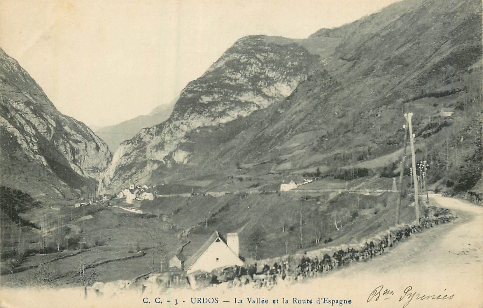 CPA Urdos La Vallee et la Route d'Espagne