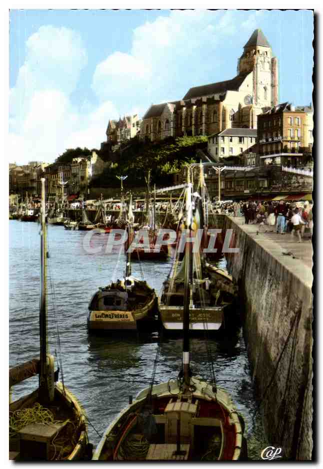 CPA Le Treport Le port et l'eglise Saint Jacques