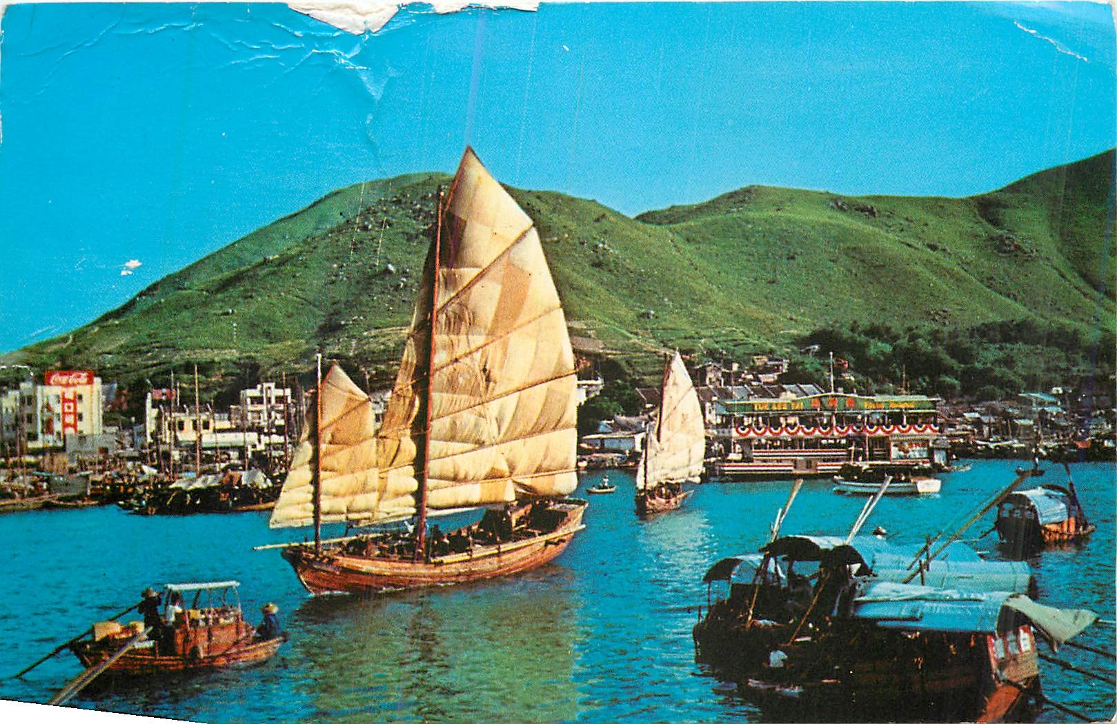 Aberdeen Harbour — vue des jonques de pêche et du restaurant flottant — Swindon Book Company, Kowloon